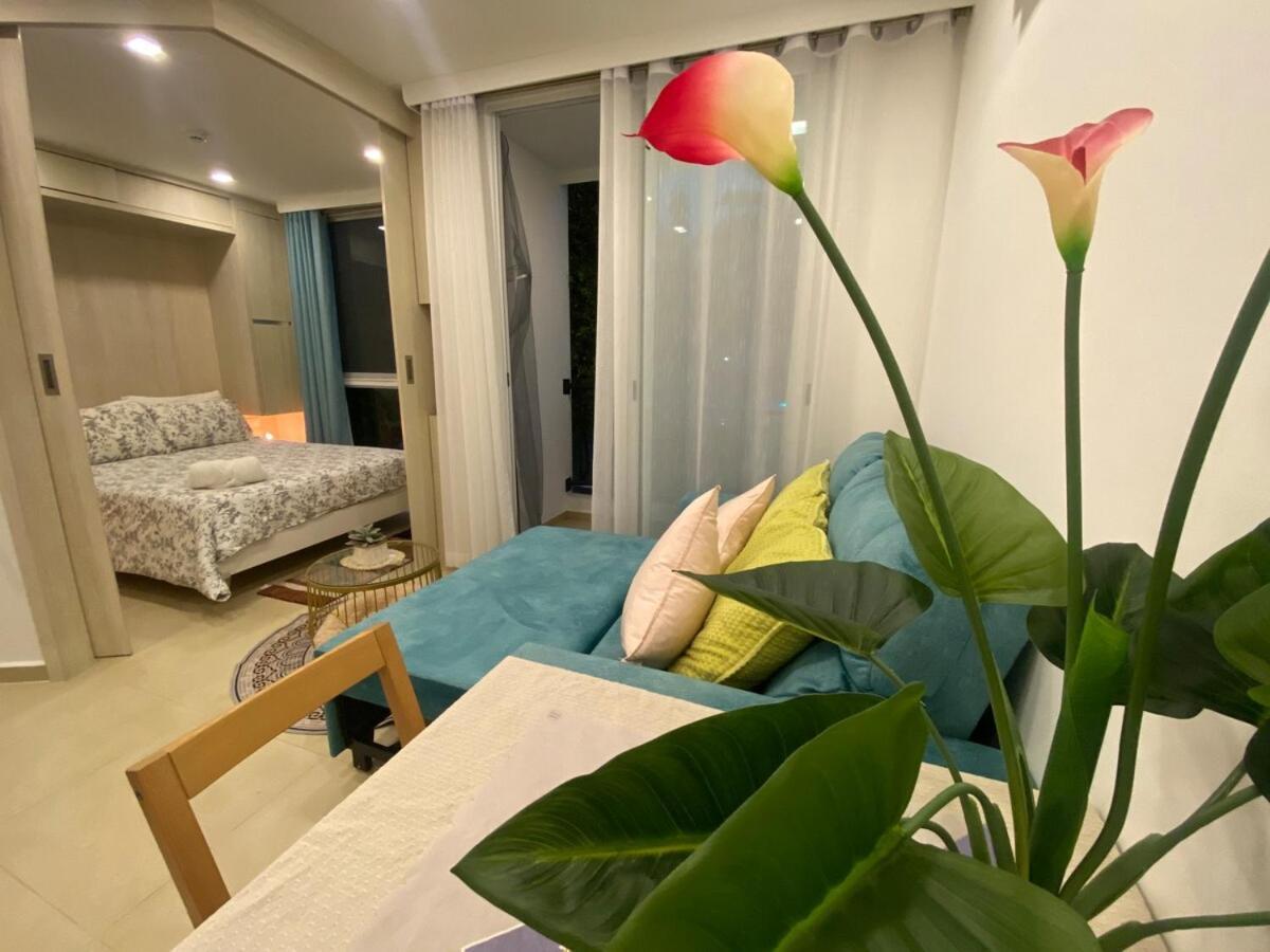 Olympus Direct Pool Access Apartment