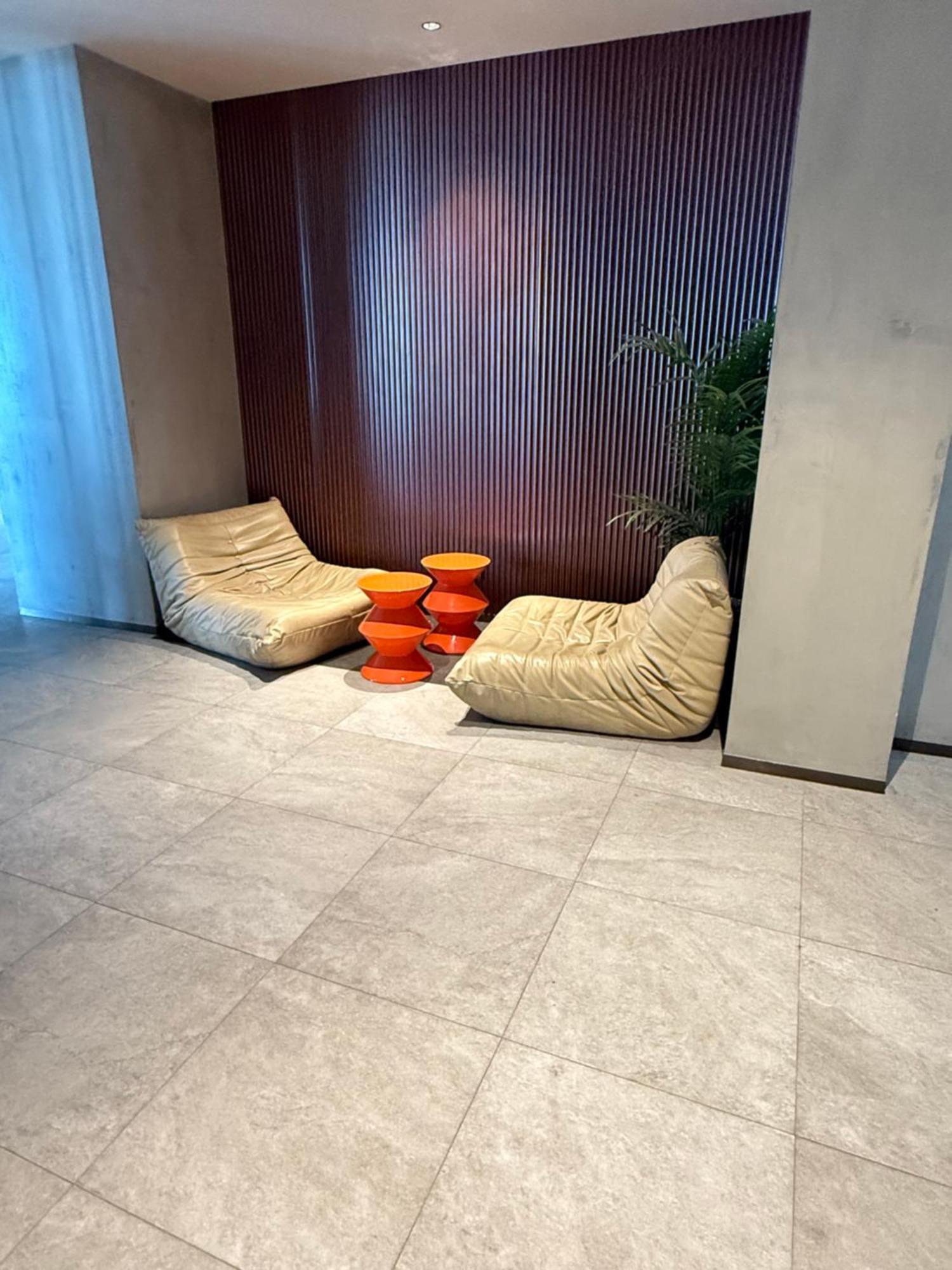 Edge Apartment *
