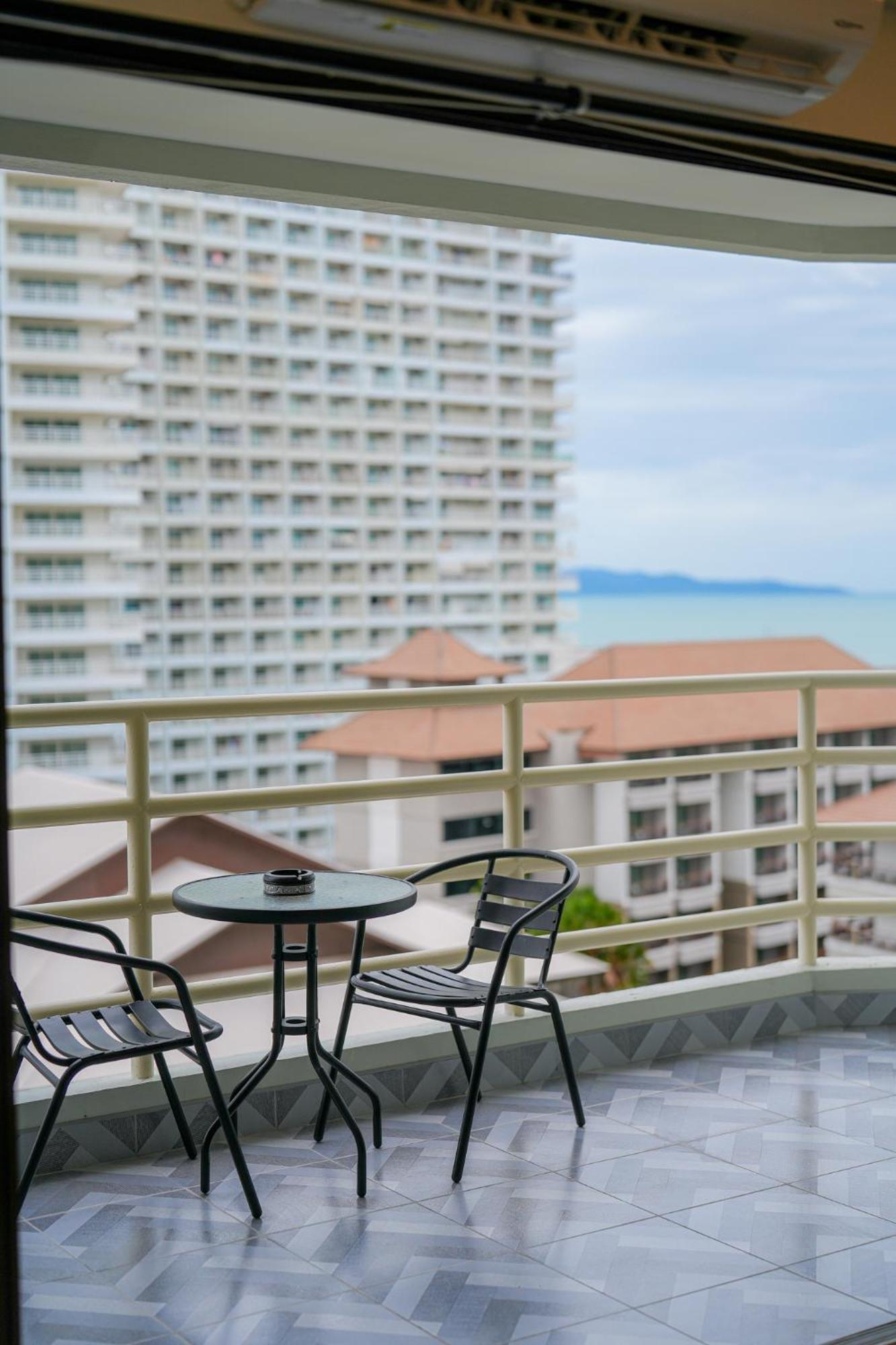 Jomtien Beachside At View Talay5