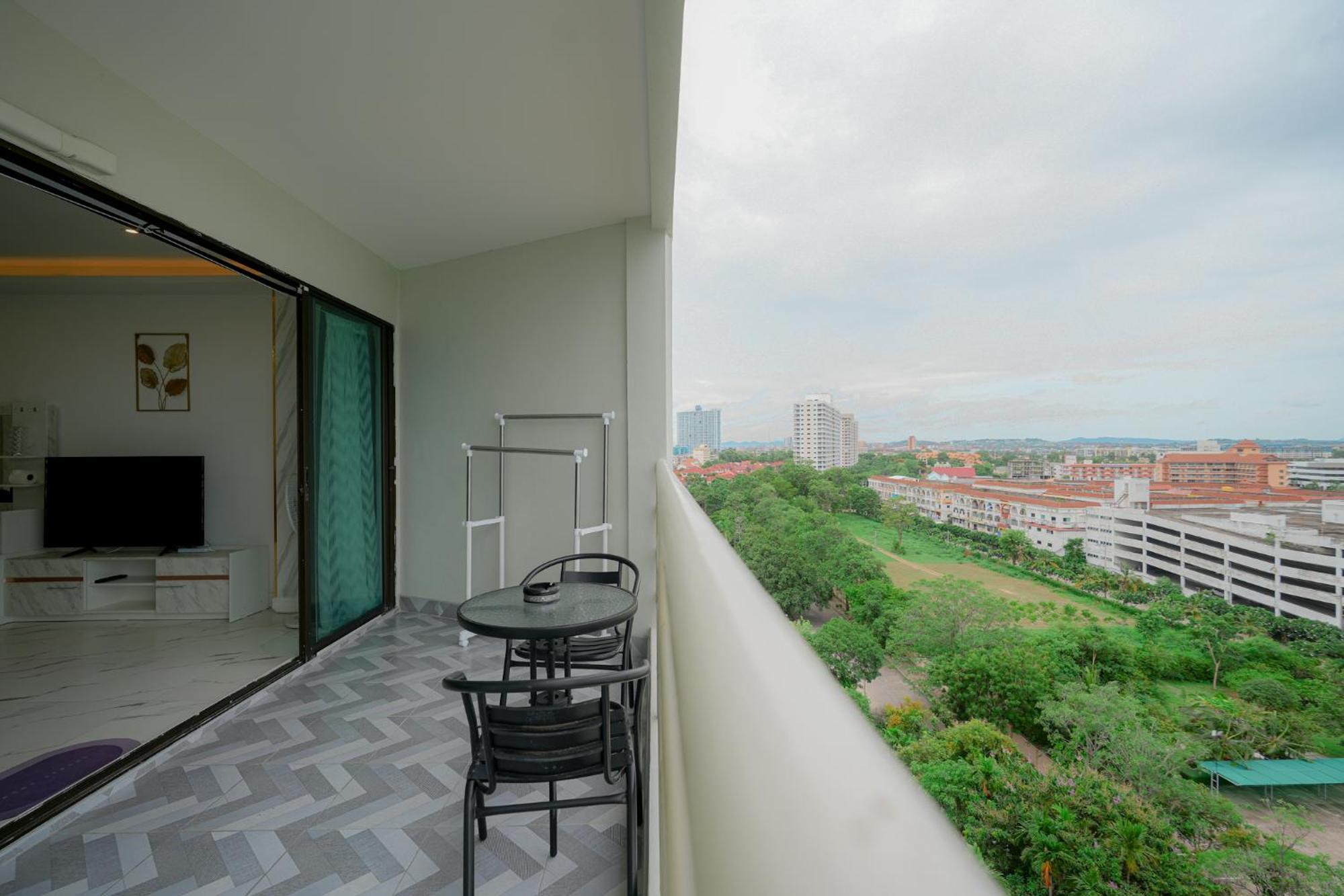 Jomtien Beachside At View Talay5 Apartment