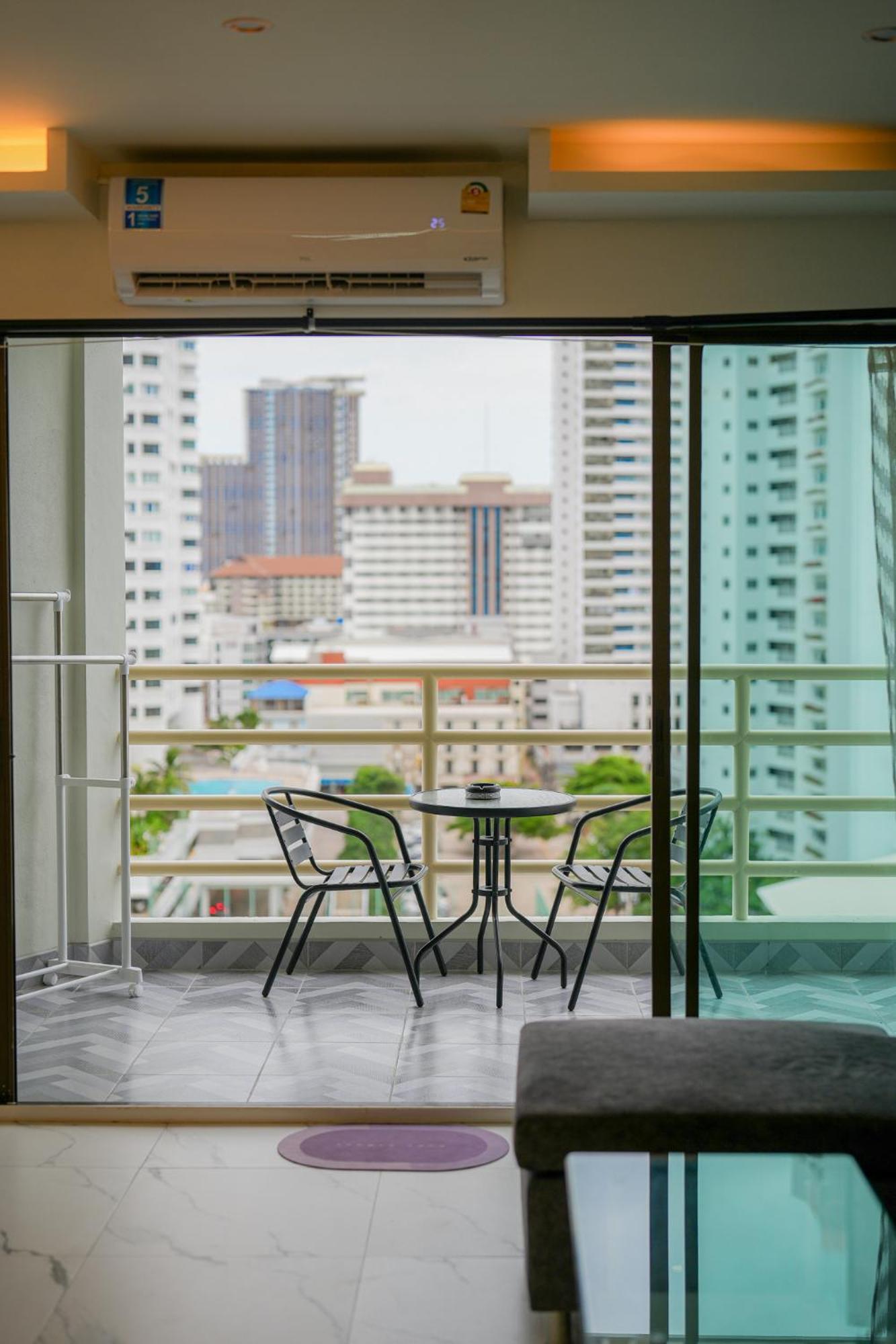 Jomtien Beachside At View Talay5 Apartment