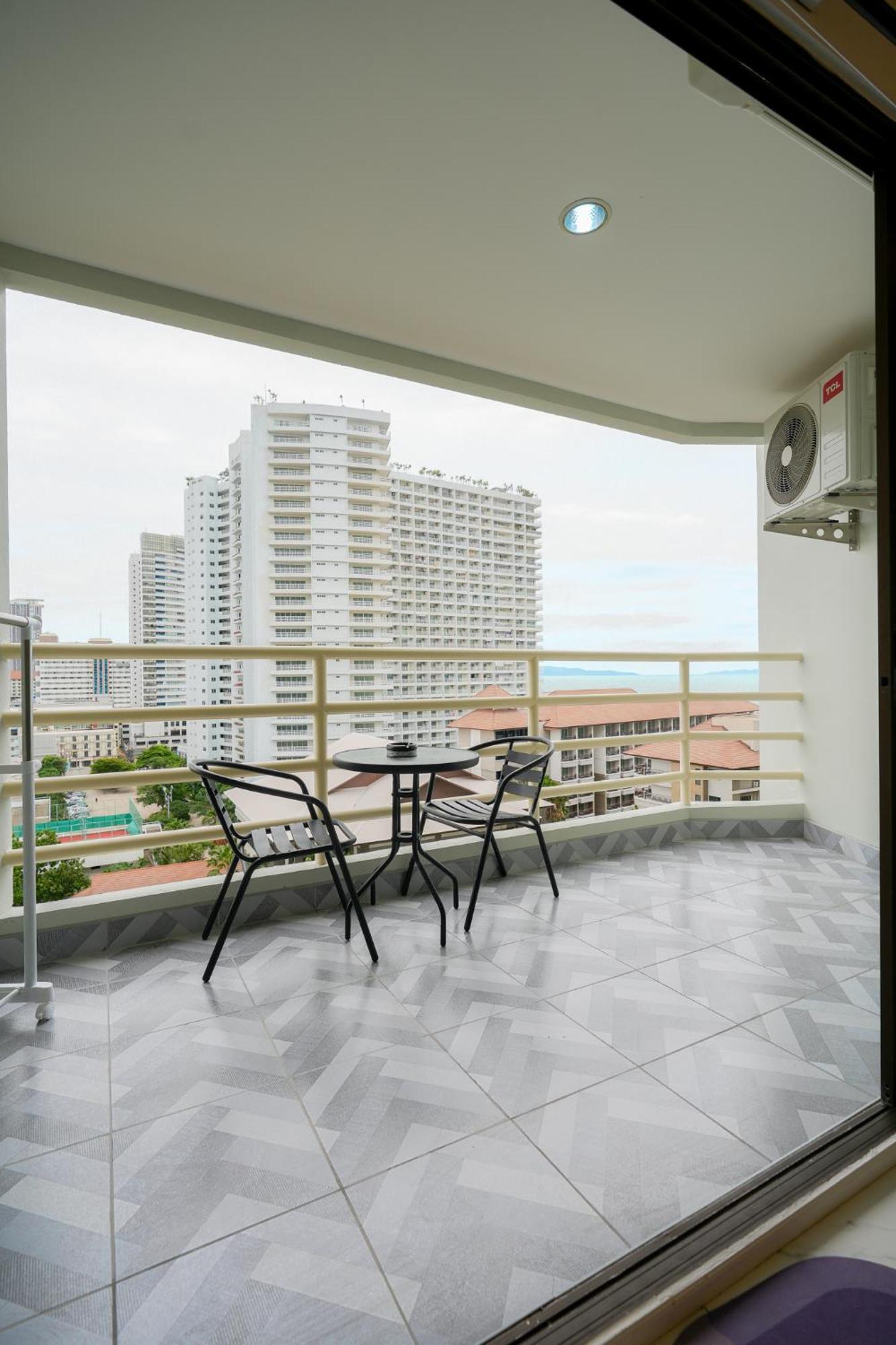 Jomtien Beachside At View Talay5 Apartment *