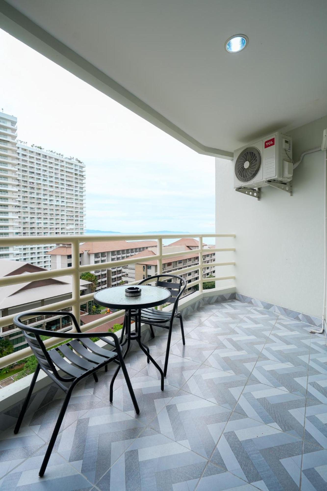 Jomtien Beachside At View Talay5 *