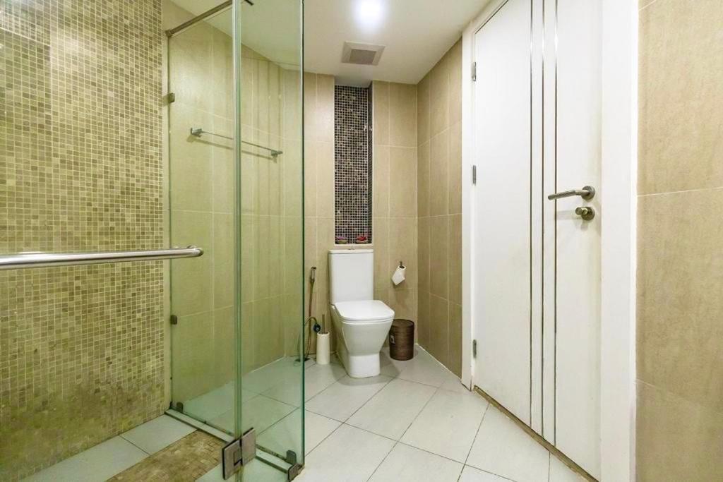 Large Luxury - Centre - Centara Avenue, Pool View - 217 * Pattaya
