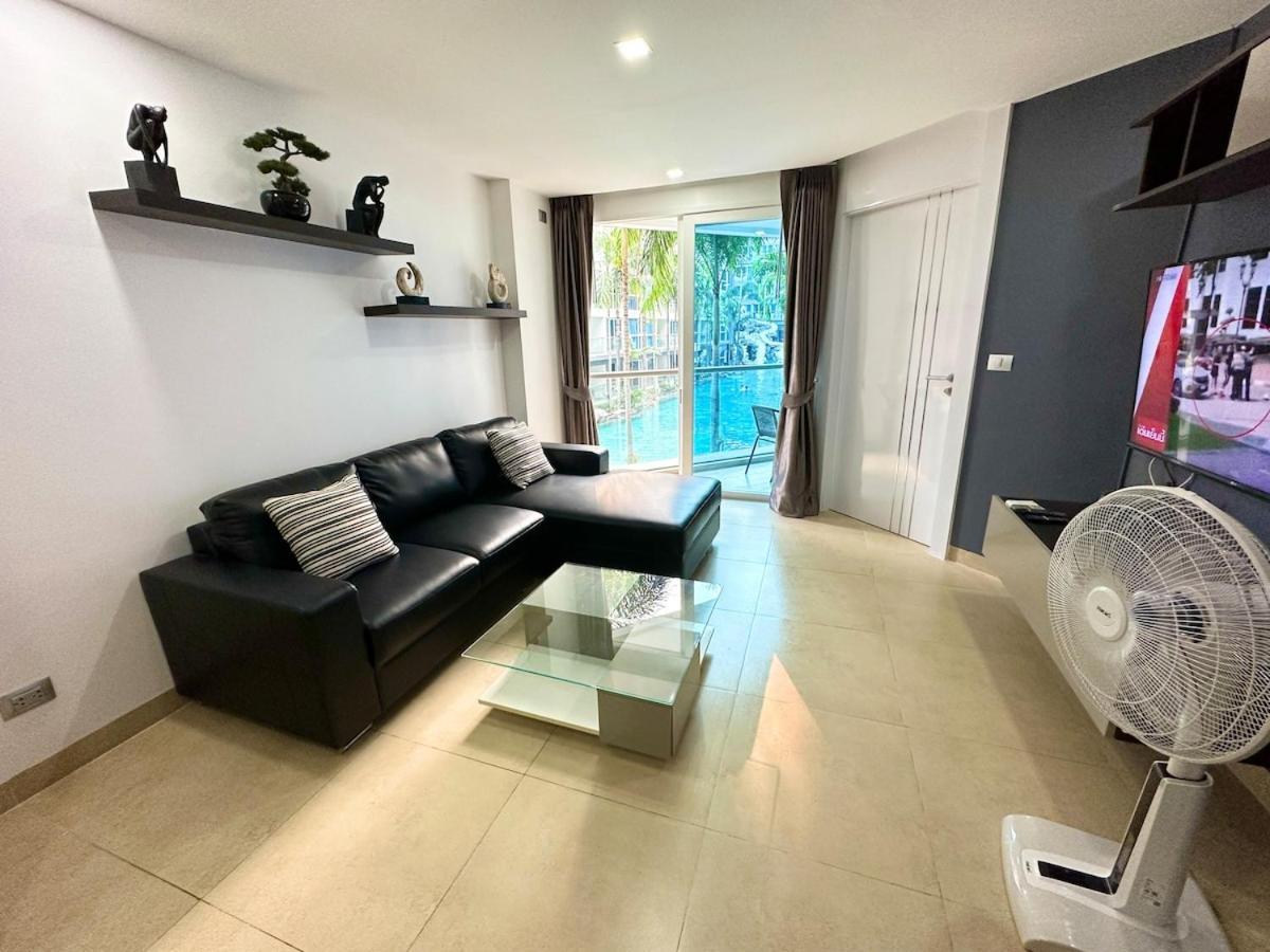 Large Luxury - Centre - Centara Avenue, Pool View - 217