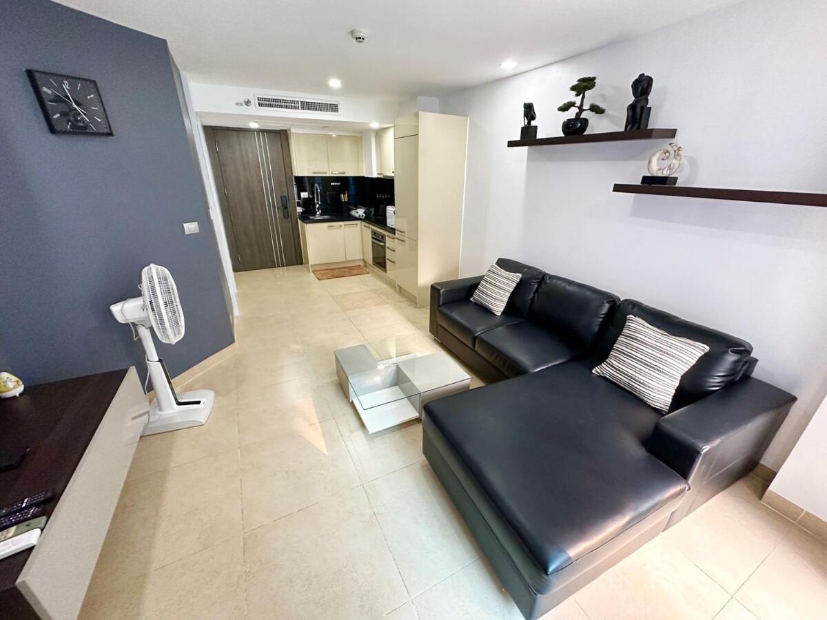 Large Luxury - Centre - Centara Avenue, Pool View - 217 Apartment