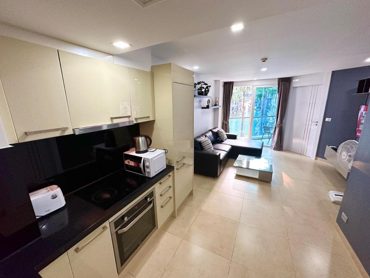 Apartment Large Luxury - Centre - Centara Avenue, Pool View - 217