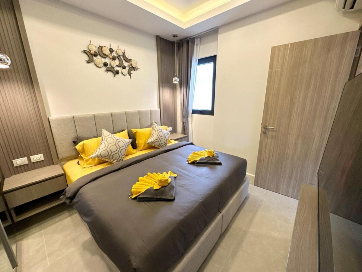Super Luxury 4 Bedroom Private Pool With Jacuzzi, Near 711, 10 Minutes To Walking Street And - Mt4 Pattaya