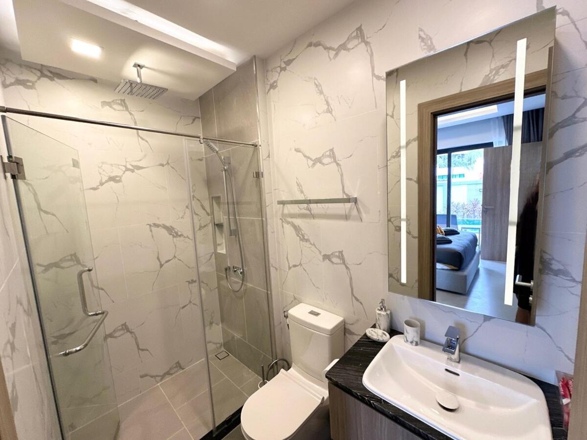 Super Luxury 4 Bedroom Private Pool With Jacuzzi, Near 711, 10 Minutes To Walking Street And - Mt4