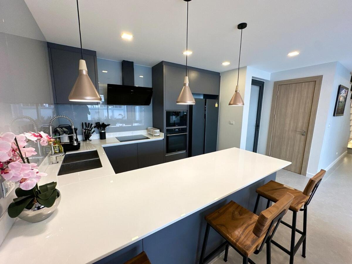 Super Luxury 4 Bedroom Private Pool With Jacuzzi, Near 711, 10 Minutes To Walking Street And - Mt4 *