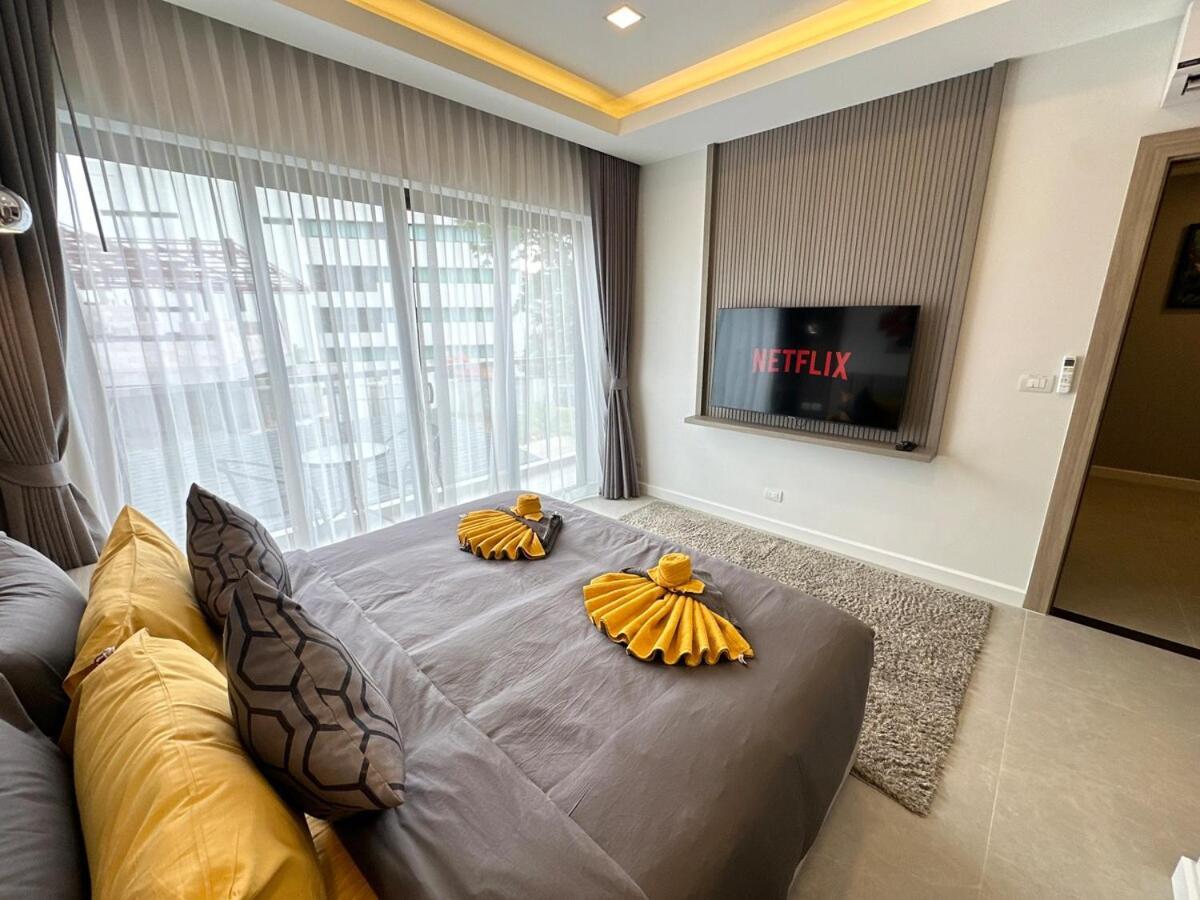 Super Luxury 4 Bedroom Private Pool With Jacuzzi, Near 711, 10 Minutes To Walking Street And - Mt4