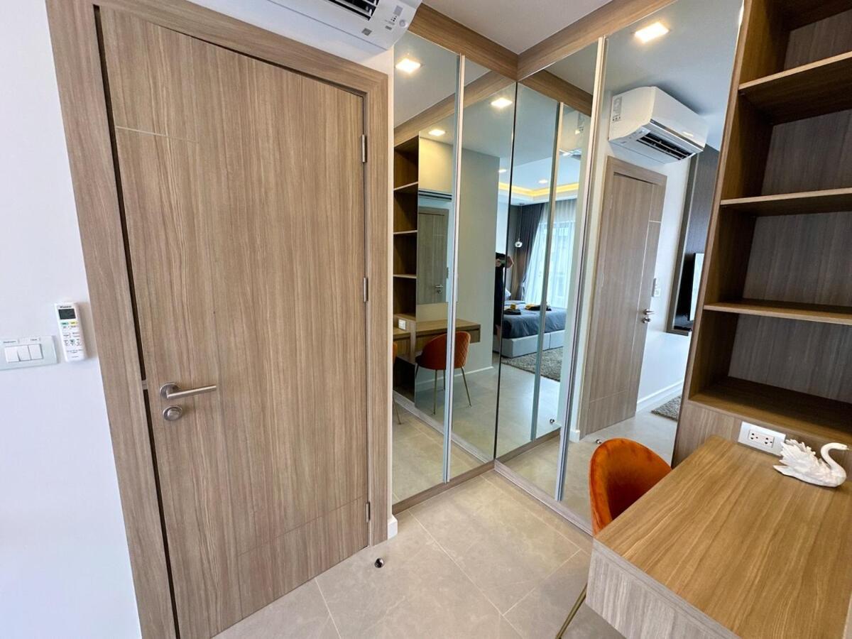 Villa Super Luxury 4 Bedroom Private Pool With Jacuzzi, Near 711, 10 Minutes To Walking Street And - Mt4 Pattaya