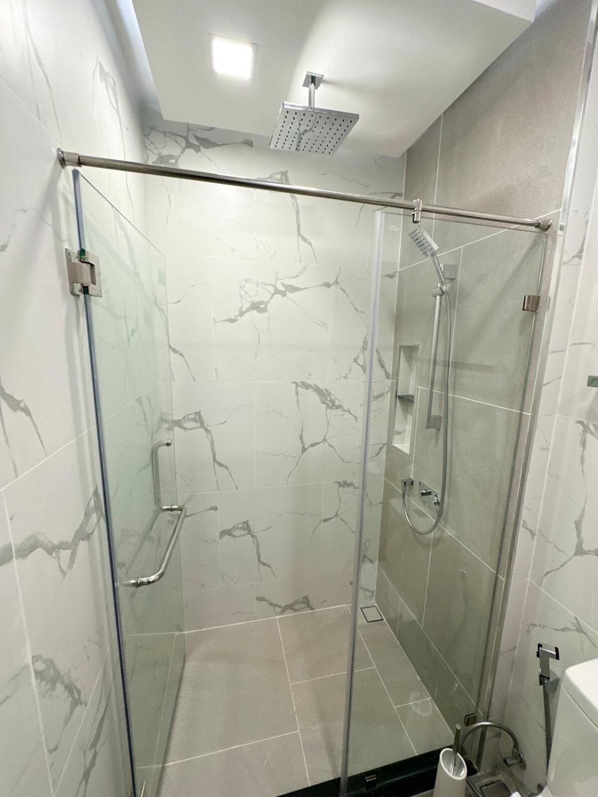 Super Luxury 4 Bedroom Private Pool With Jacuzzi, Near 711, 10 Minutes To Walking Street And - Mt4