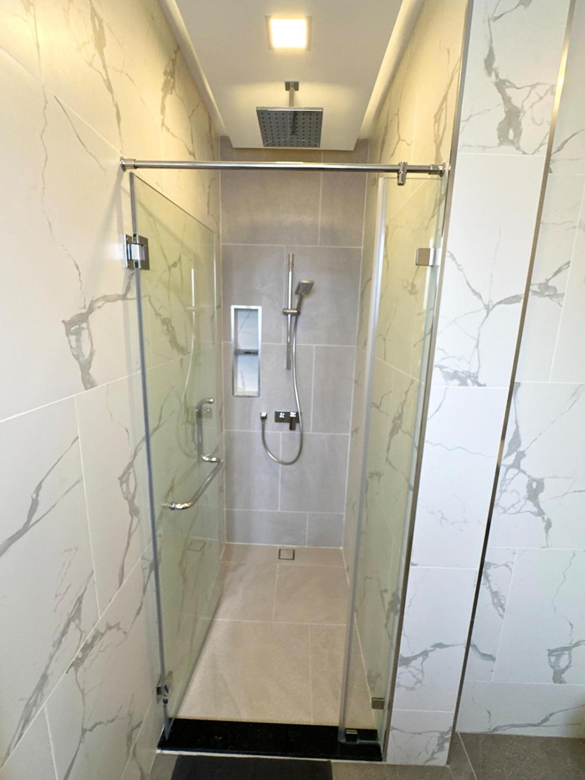 Super Luxury 4 Bedroom Private Pool With Jacuzzi, Near 711, 10 Minutes To Walking Street And - Mt4 *