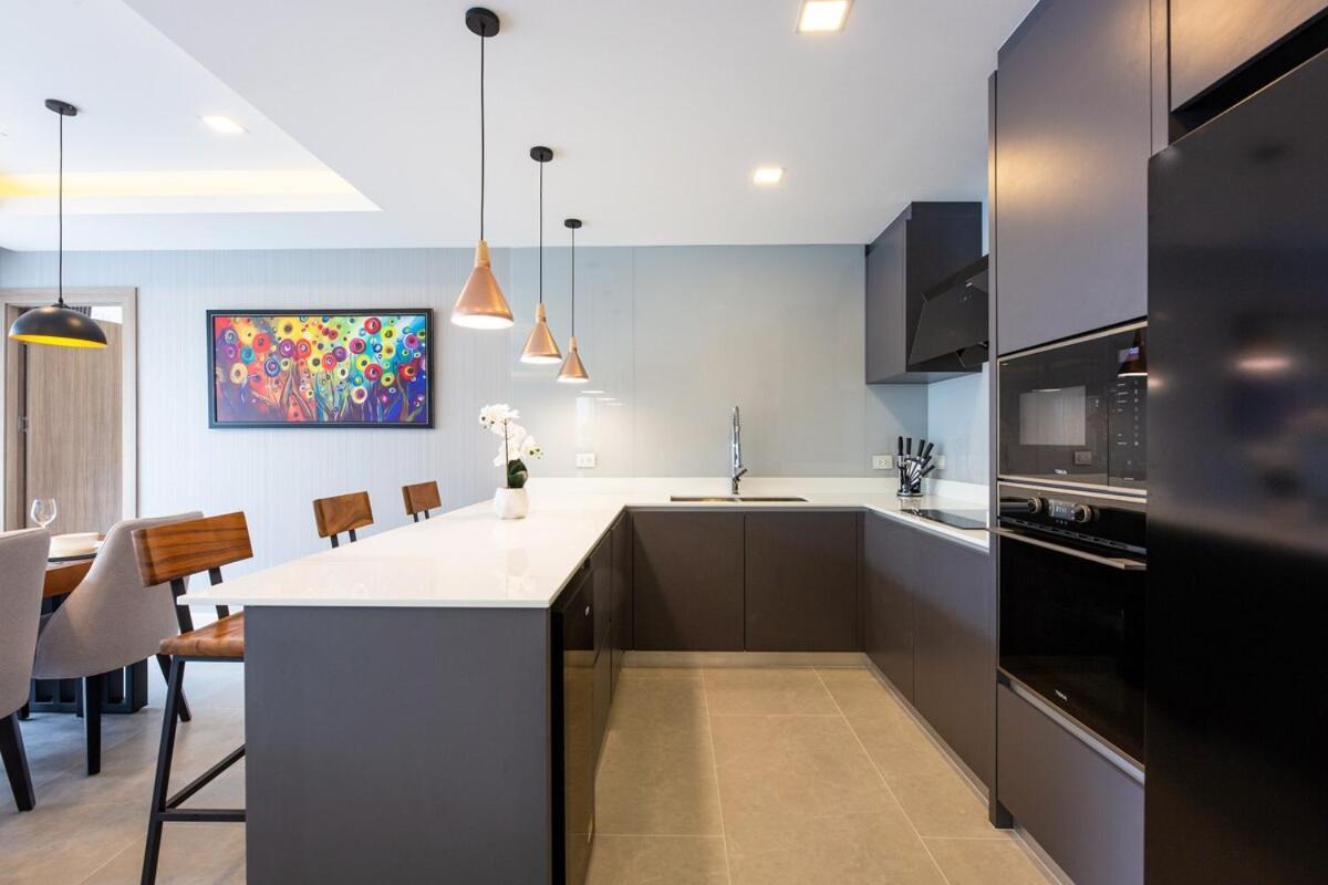 Villa Super Luxury 4 Bedroom Private Pool With Jacuzzi, Near 711, 10 Minutes To Walking Street And - Mt4 *