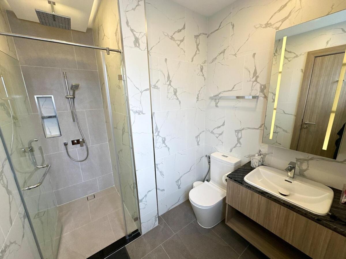 Super Luxury 4 Bedroom Private Pool With Jacuzzi, Near 711, 10 Minutes To Walking Street And - Mt4 Villa Pattaya