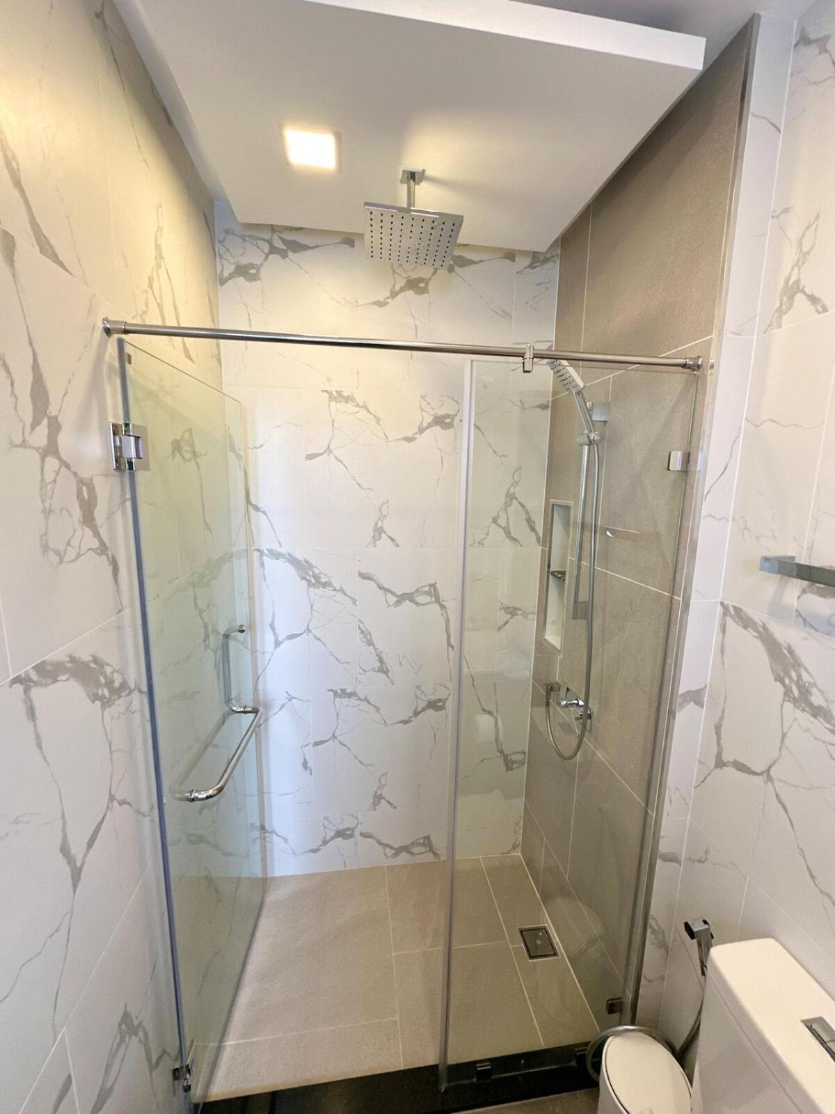 Super Luxury 4 Bedroom Private Pool With Jacuzzi, Near 711, 10 Minutes To Walking Street And - Mt4 Villa