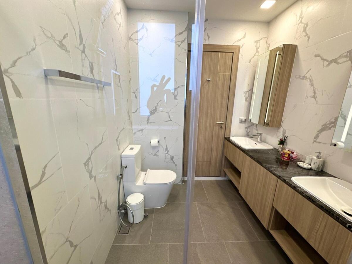 Super Luxury 4 Bedroom Private Pool With Jacuzzi, Near 711, 10 Minutes To Walking Street And - Mt4 Villa Pattaya