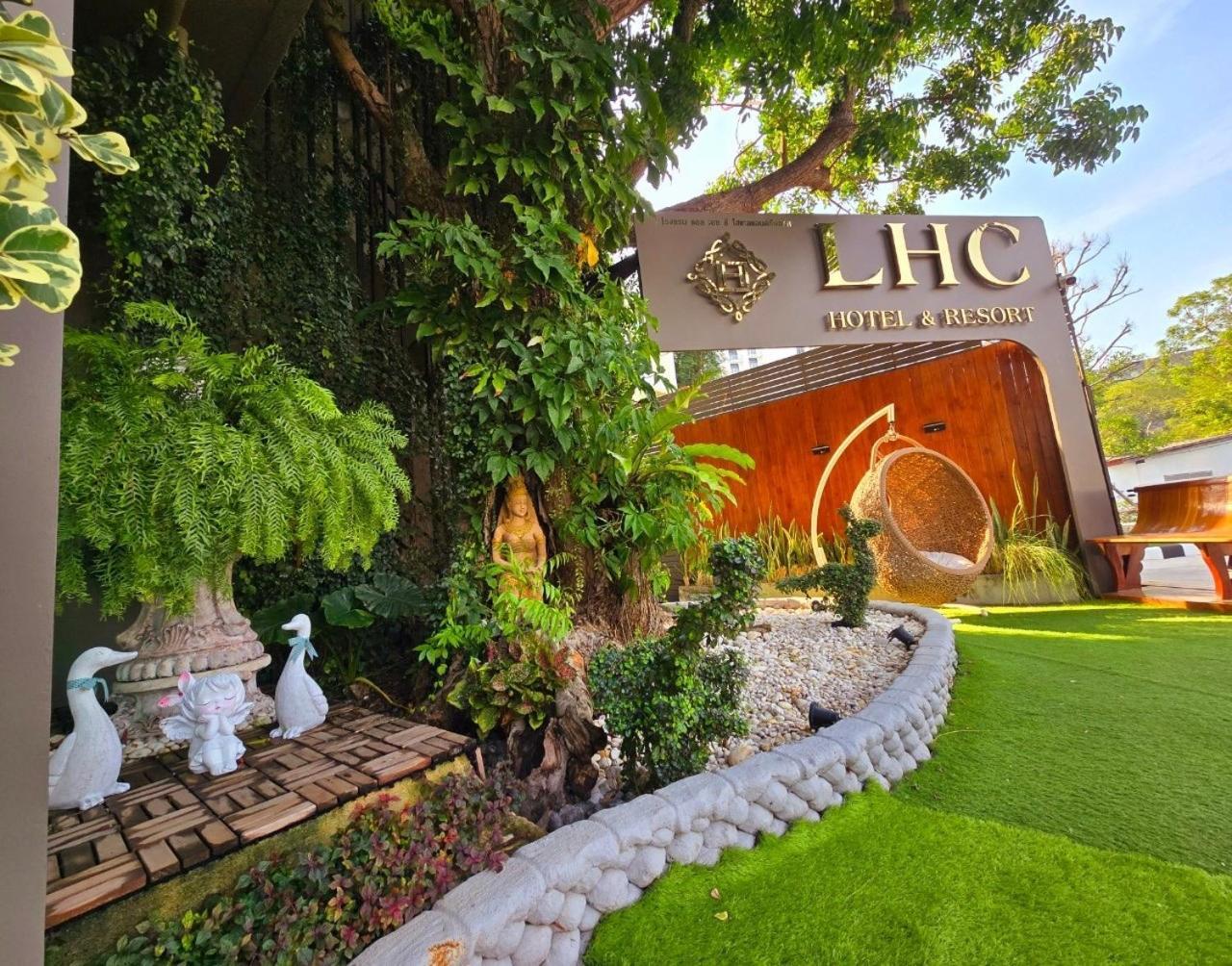 Hotel Lhc And