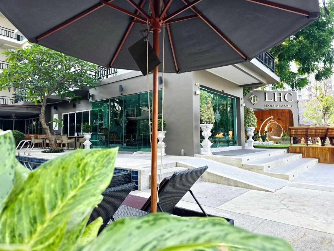 Hotel Lhc And