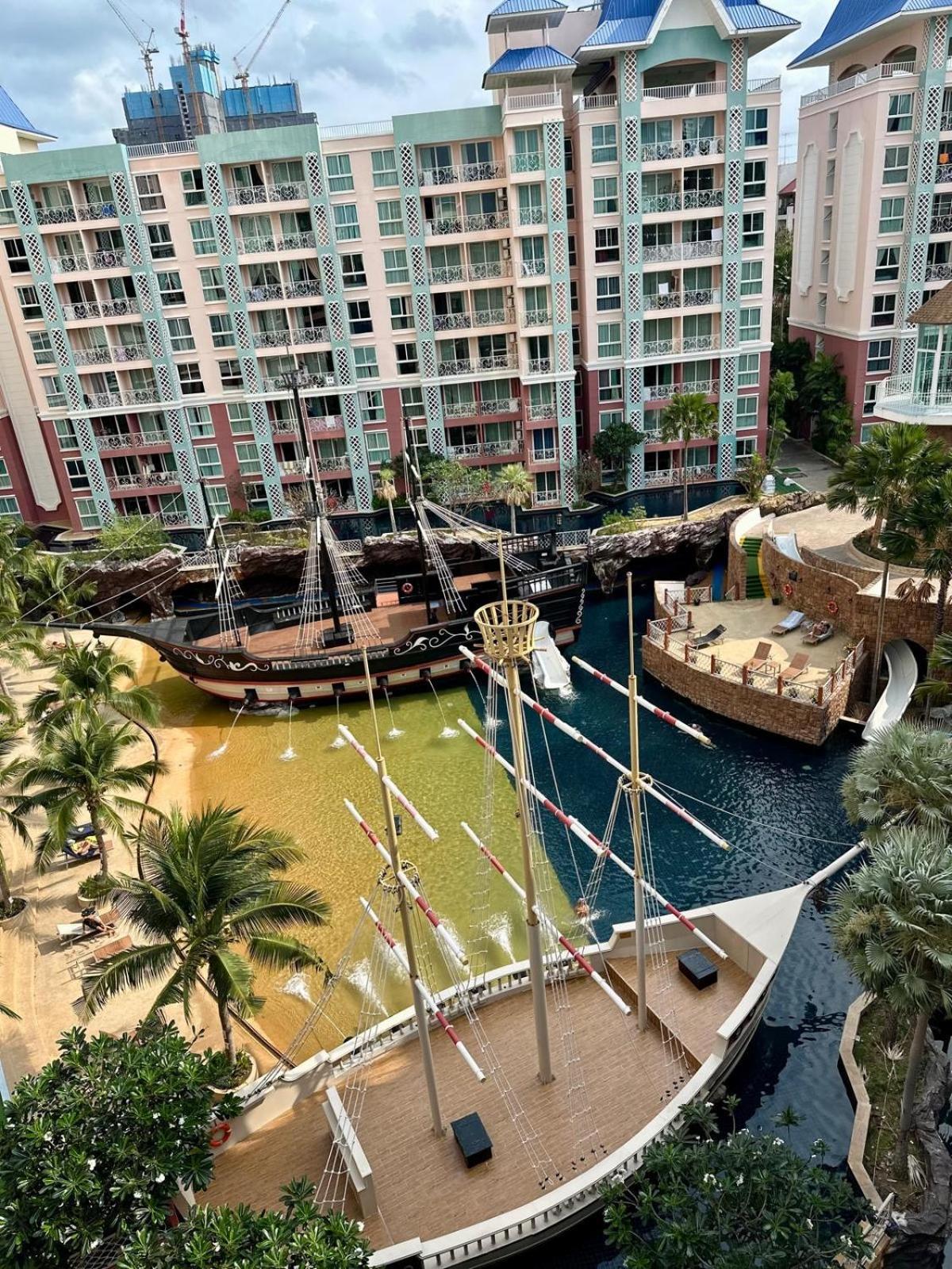 Apartment With Waterpark