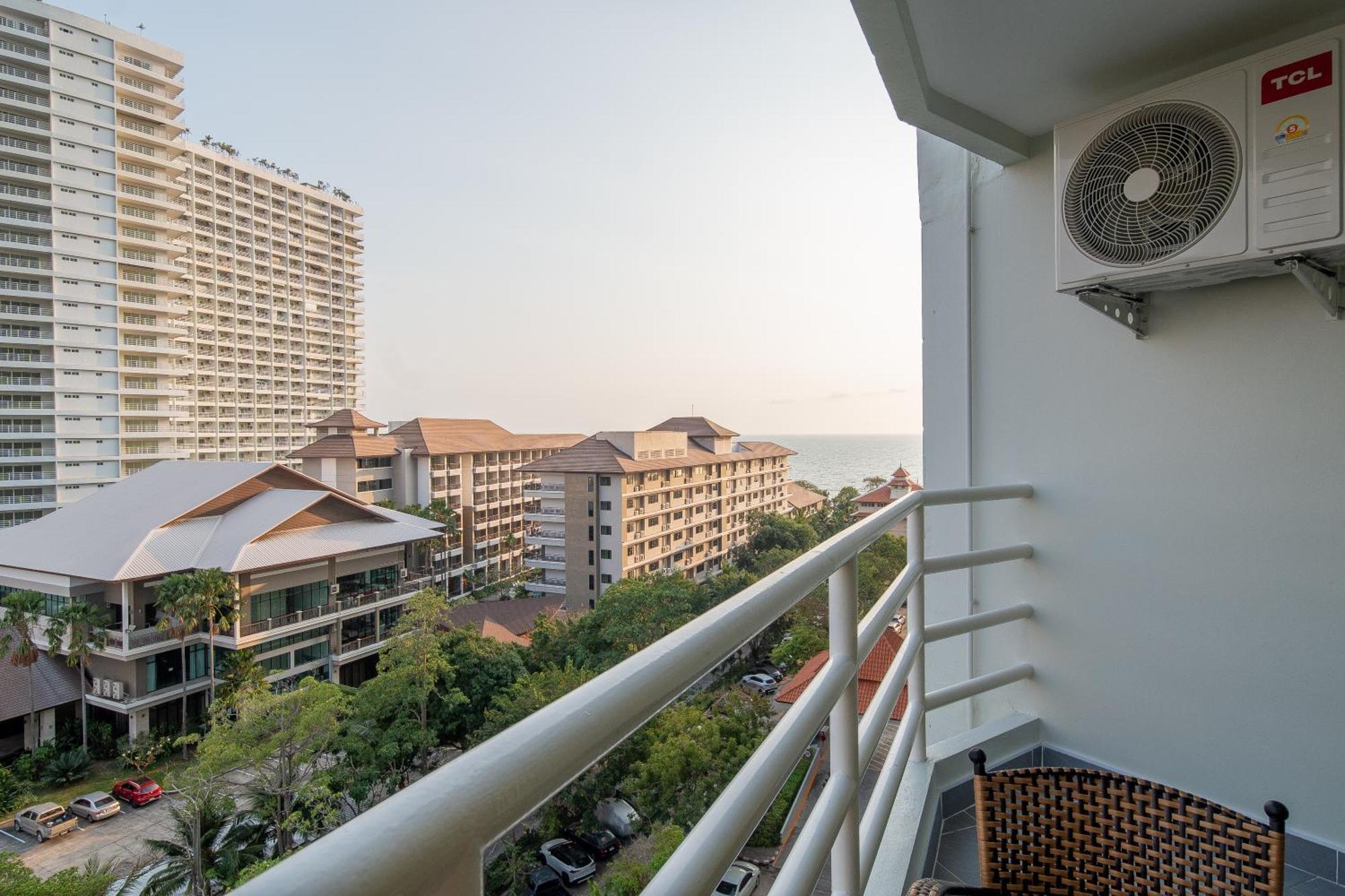 Apartment Jomtien Seaside At View Talay 5 *