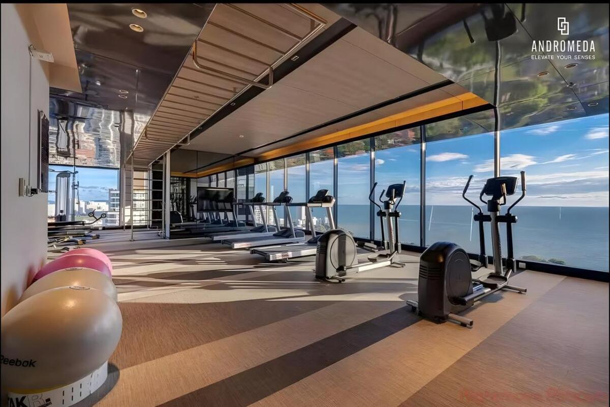 Apartment Luxury 80sqm Beachfront 2 Bedroom With Views Pattaya