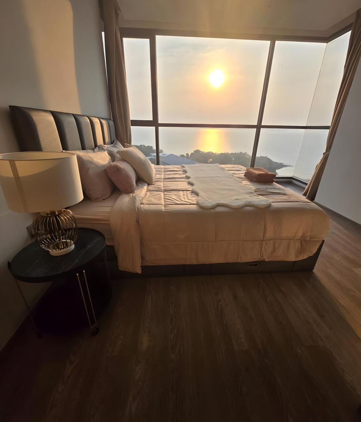 Luxury 80sqm Beachfront 2 Bedroom With Views Pattaya