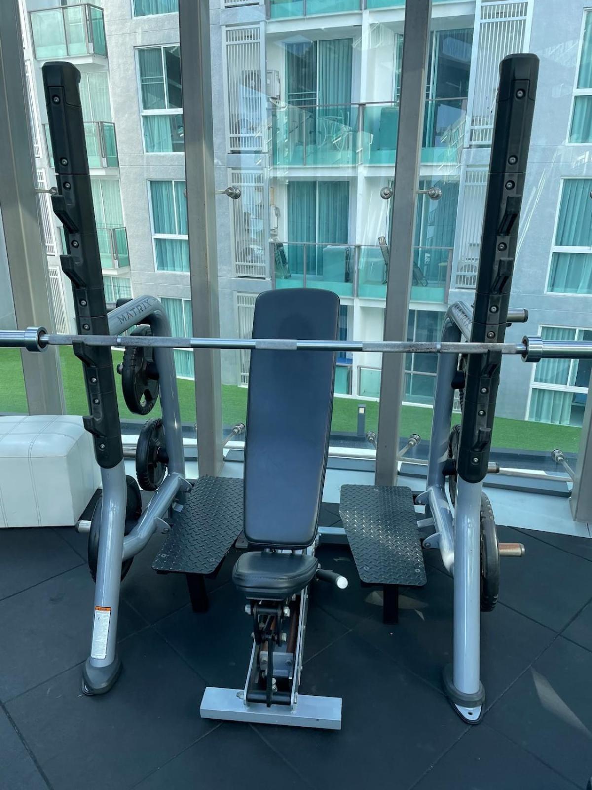 Stylish - Ultra-fast Fiber Internet, Pool, Sauna, Gym, Smart Tv, Guest Friendly