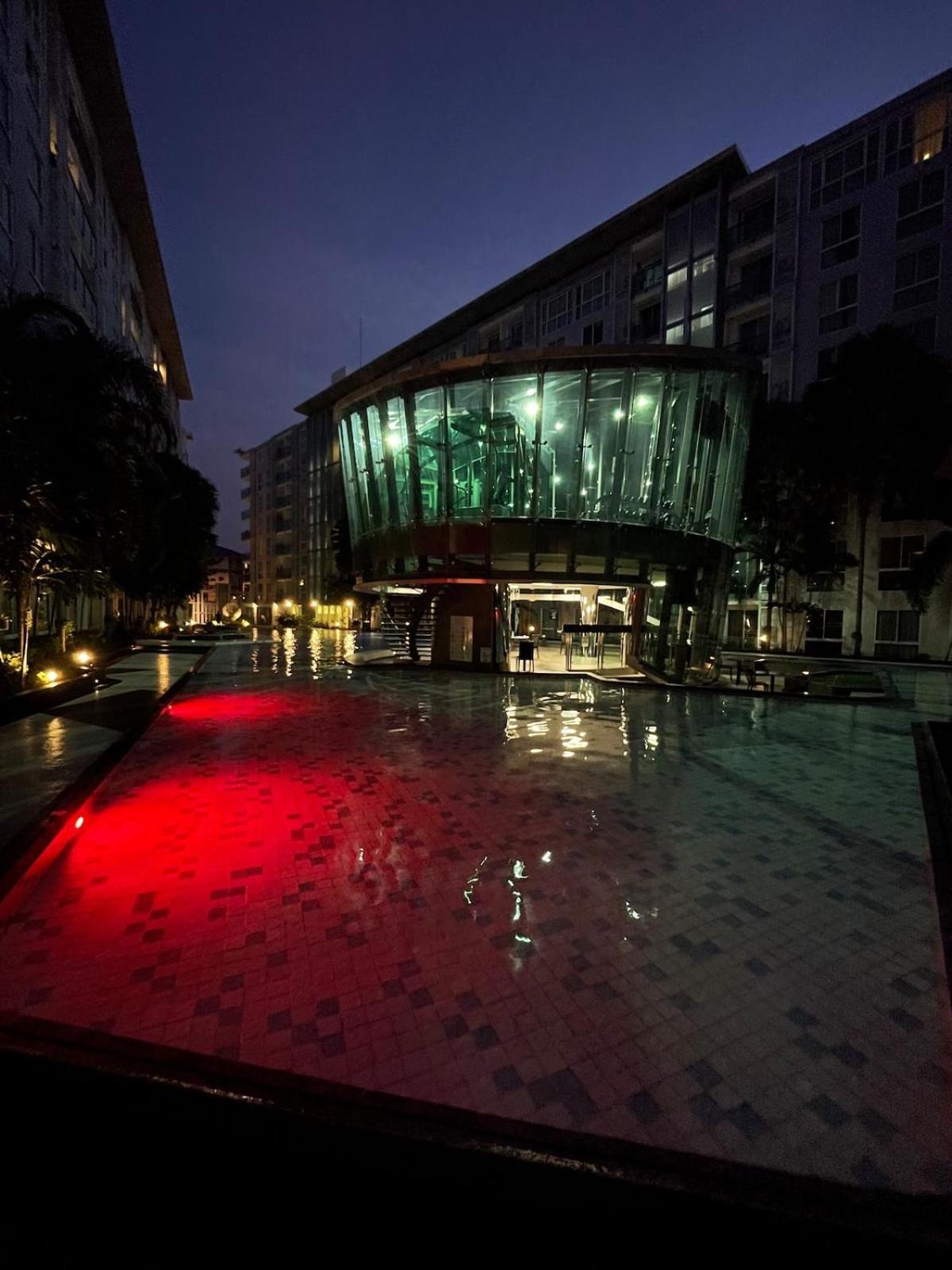 Stylish - Ultra-fast Fiber Internet, Pool, Sauna, Gym, Smart Tv, Guest Friendly Apartment