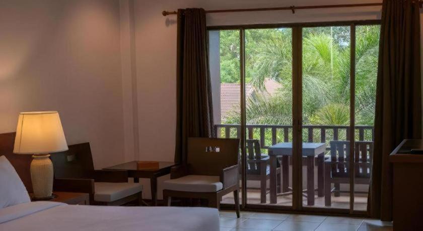 Rose Bay Resort 3*
