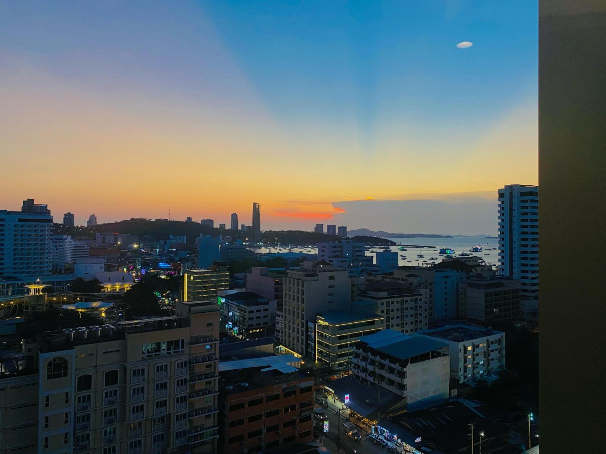Apartment Edge Luxury For Relax Pattaya