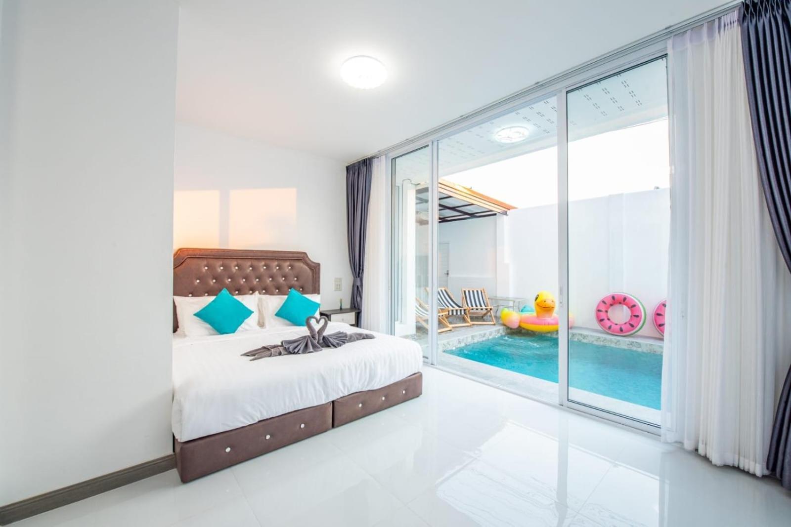 3 Bedroom Pool Royal Park Village Villa