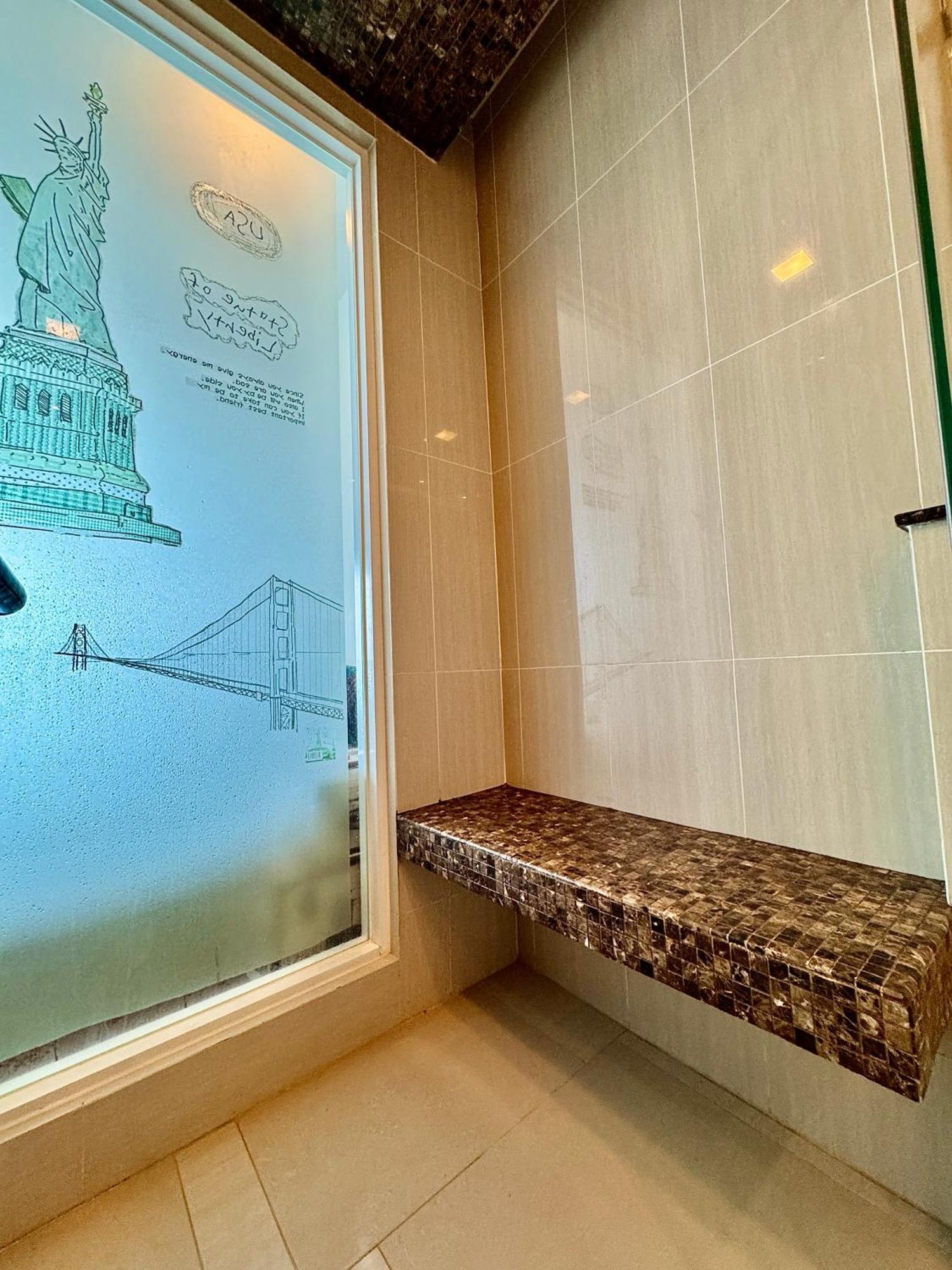The Palm Wongamat ,world Class Luxury Seaview Condo, Private The Sanctuary Of Truth Apartamento *