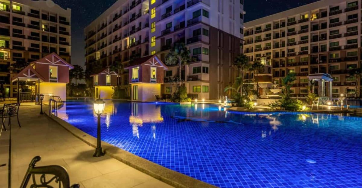 Elegant Avec Balcon, Piscine & Sauna Pattaya