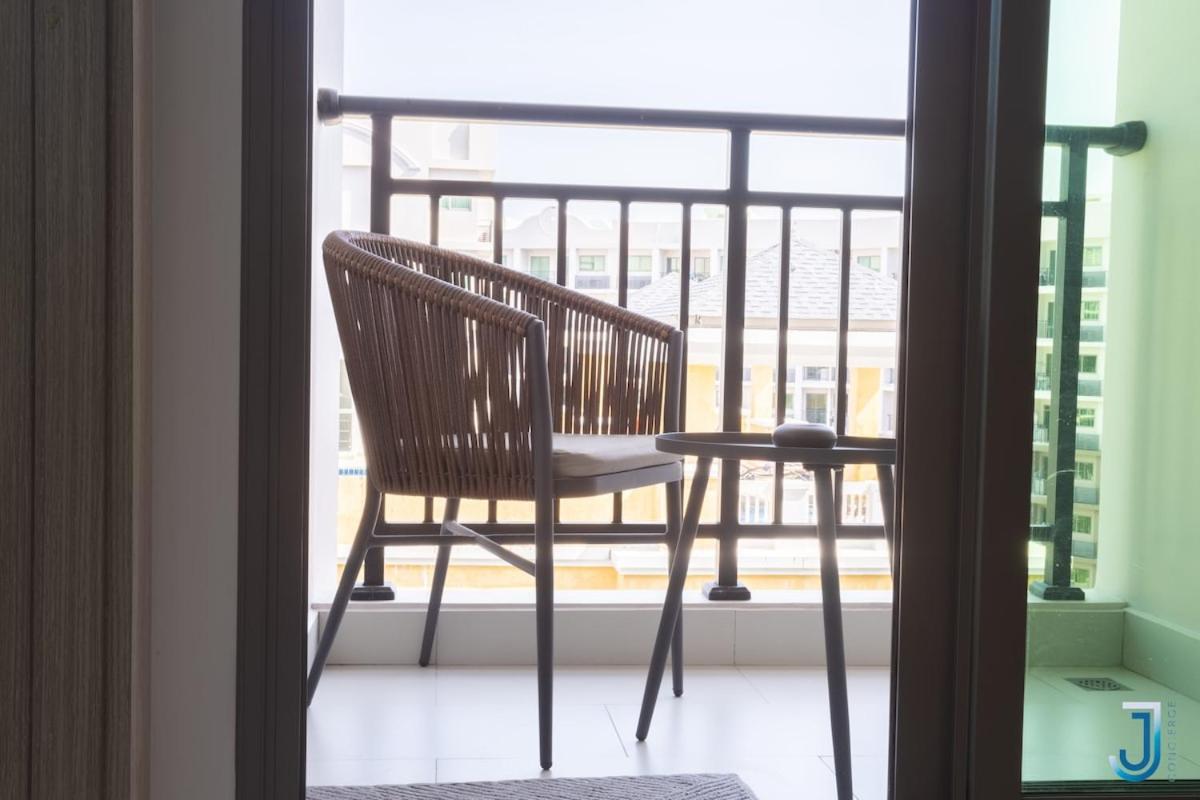 Elegant Avec Balcon, Piscine & Sauna