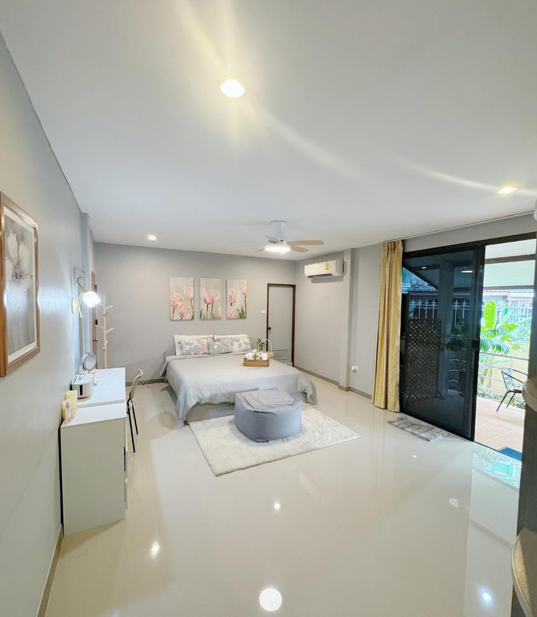Sun And Moon House Villa *