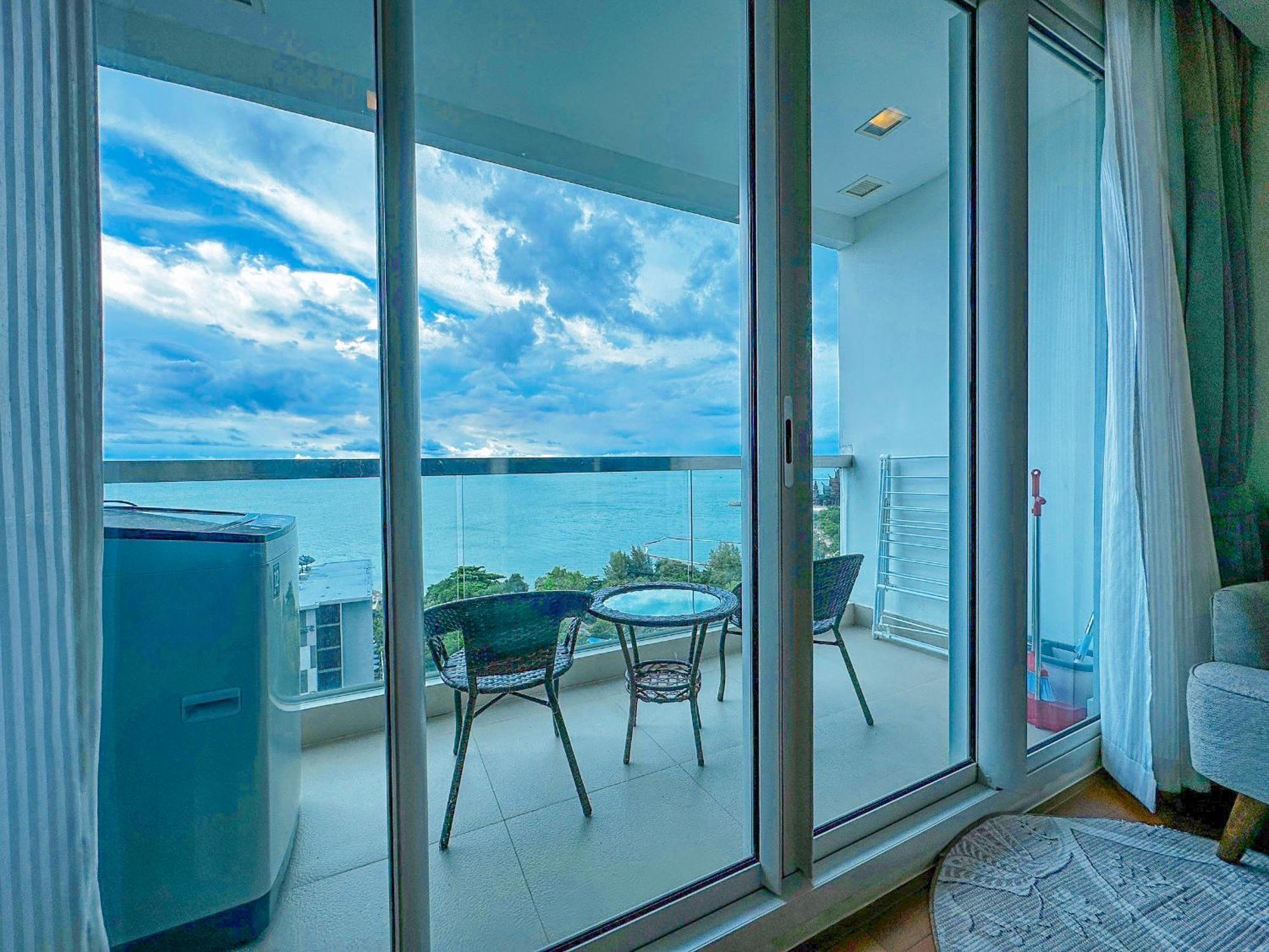 Apartment The Palm Wongamat X Monthstayz Thailand