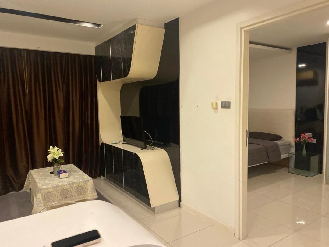 Center By First * Pattaya