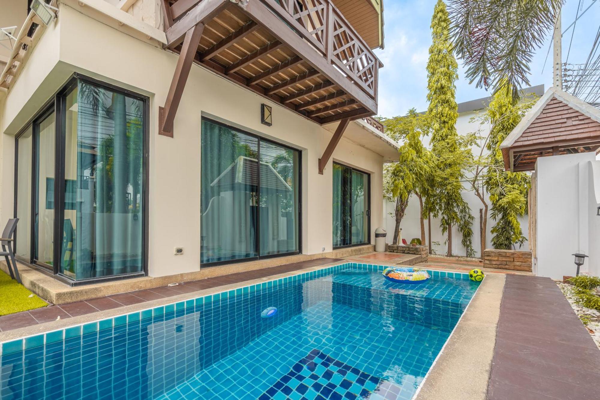 Thai 3b Near Hollywood Pattaya