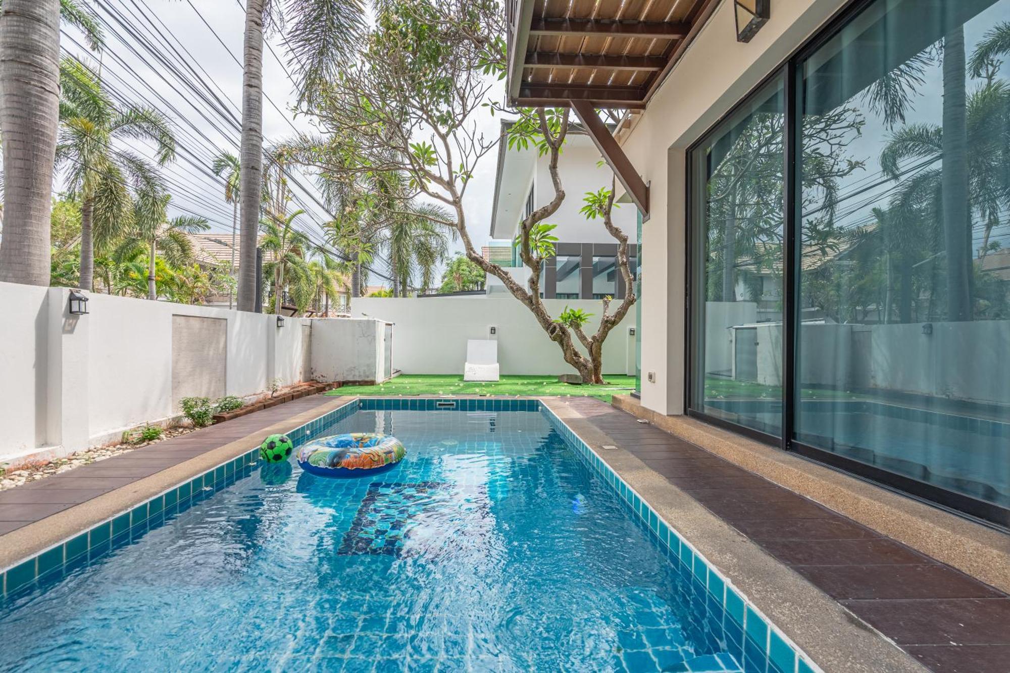 Villa Thai 3b Near Hollywood