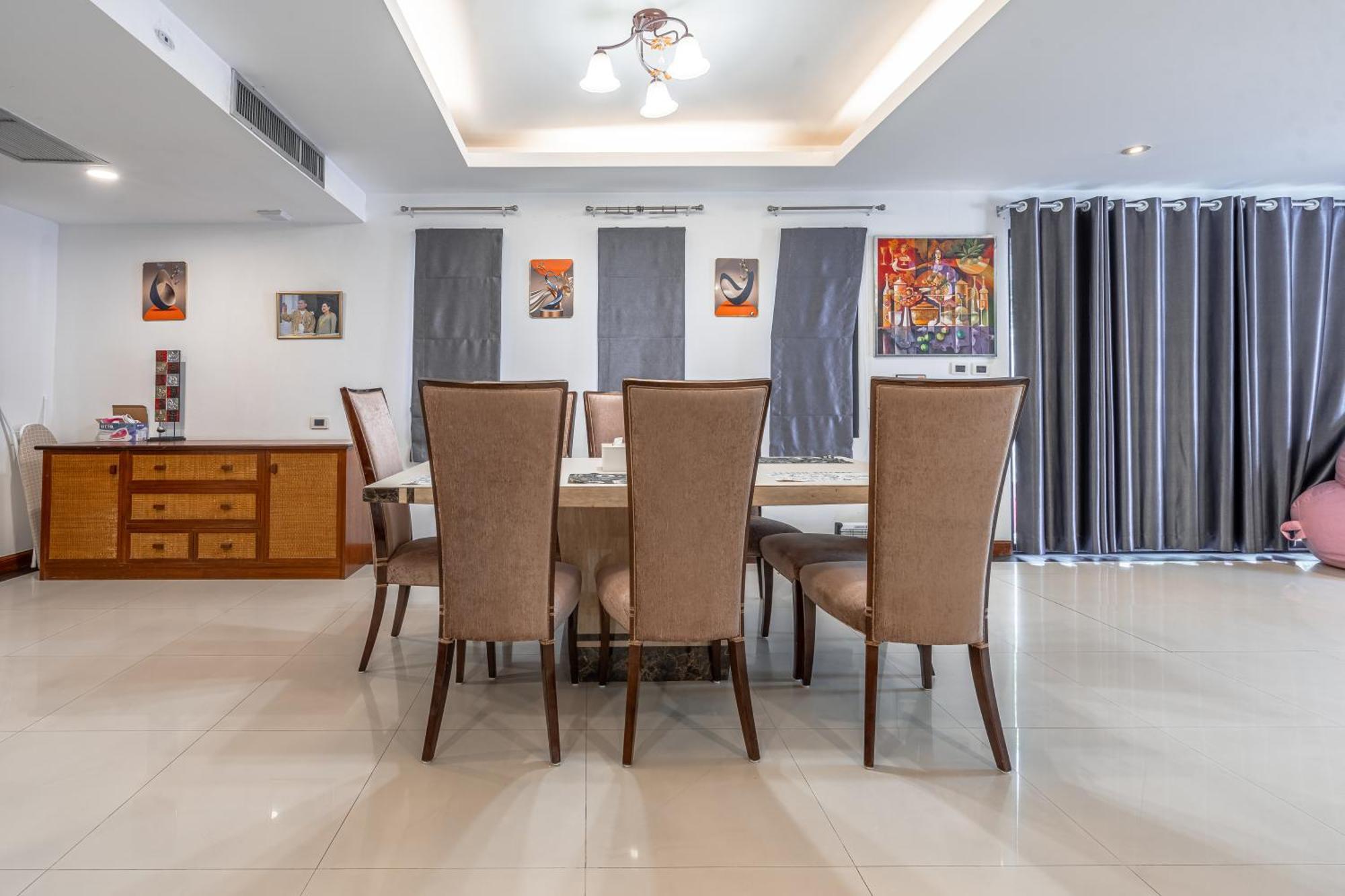 Thai 3b Near Hollywood Villa *