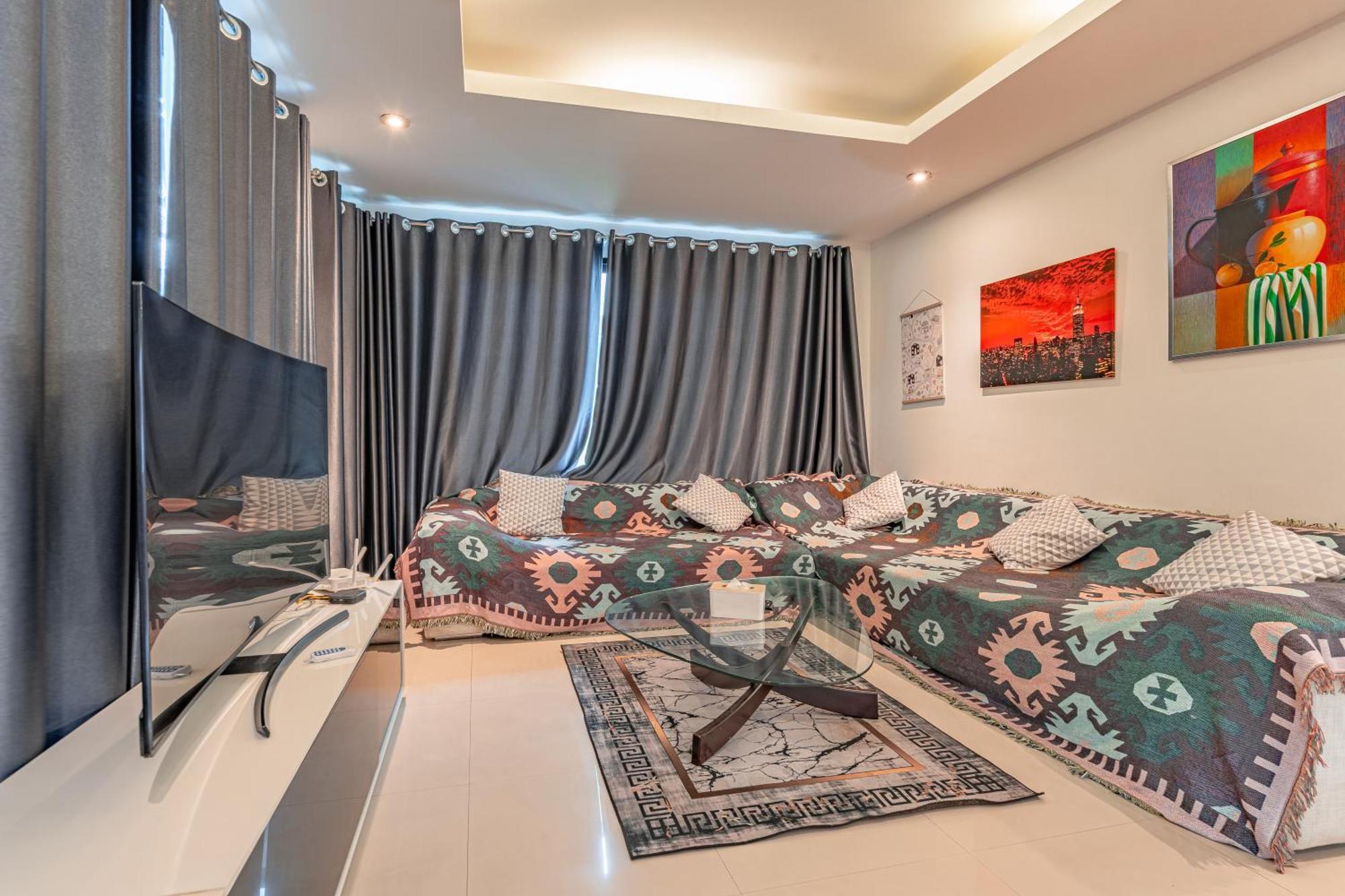 Thai 3b Near Hollywood Pattaya