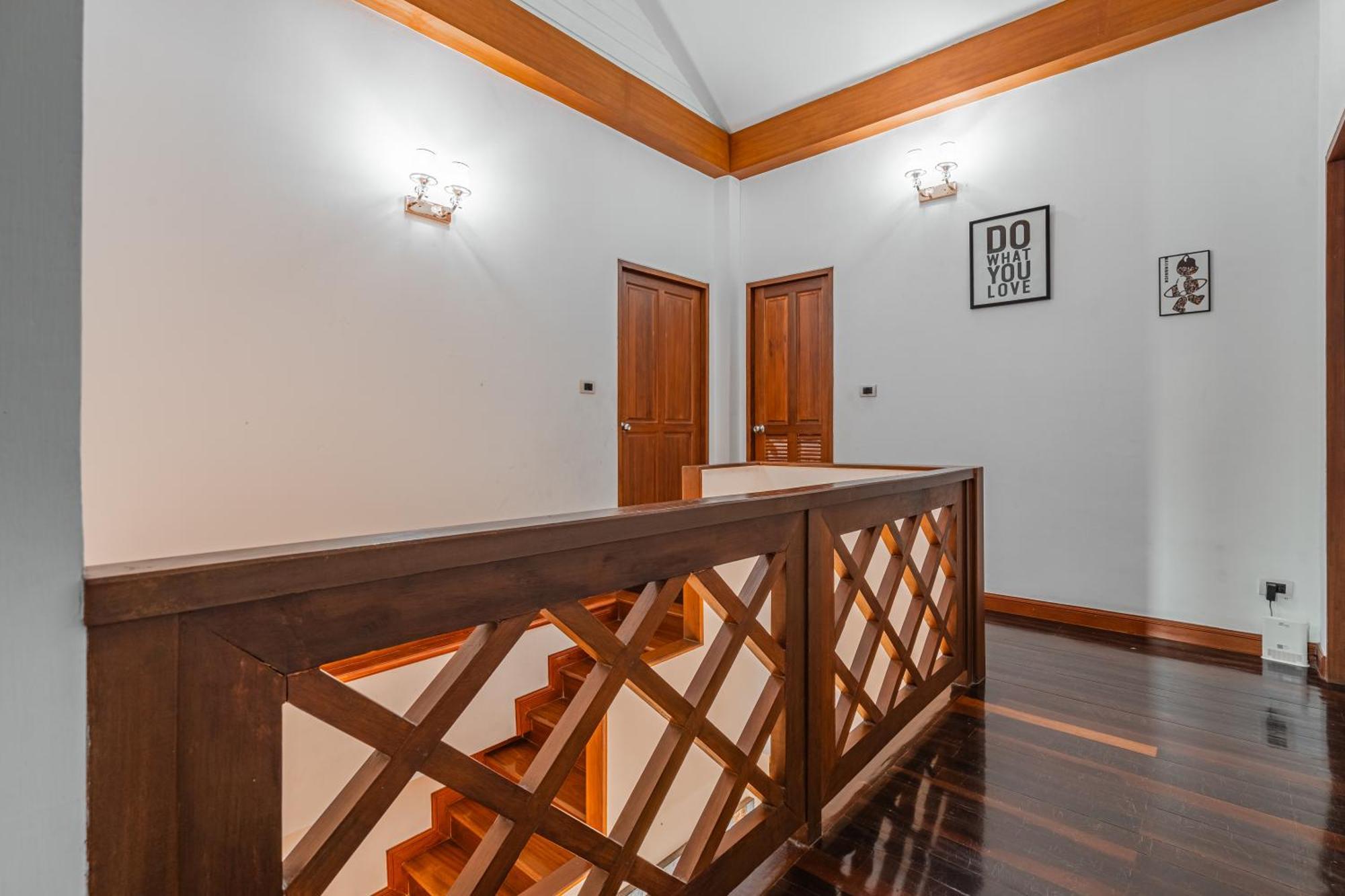 Villa Thai 3b Near Hollywood *