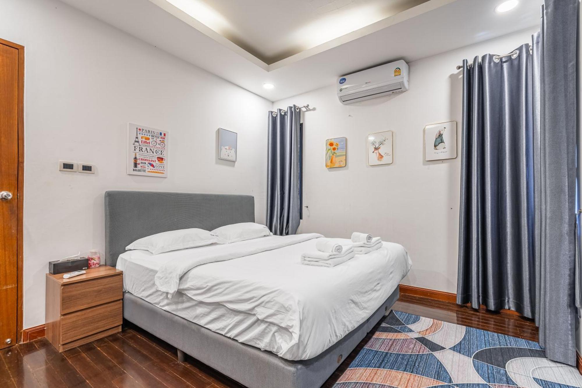Thai 3b Near Hollywood Villa *