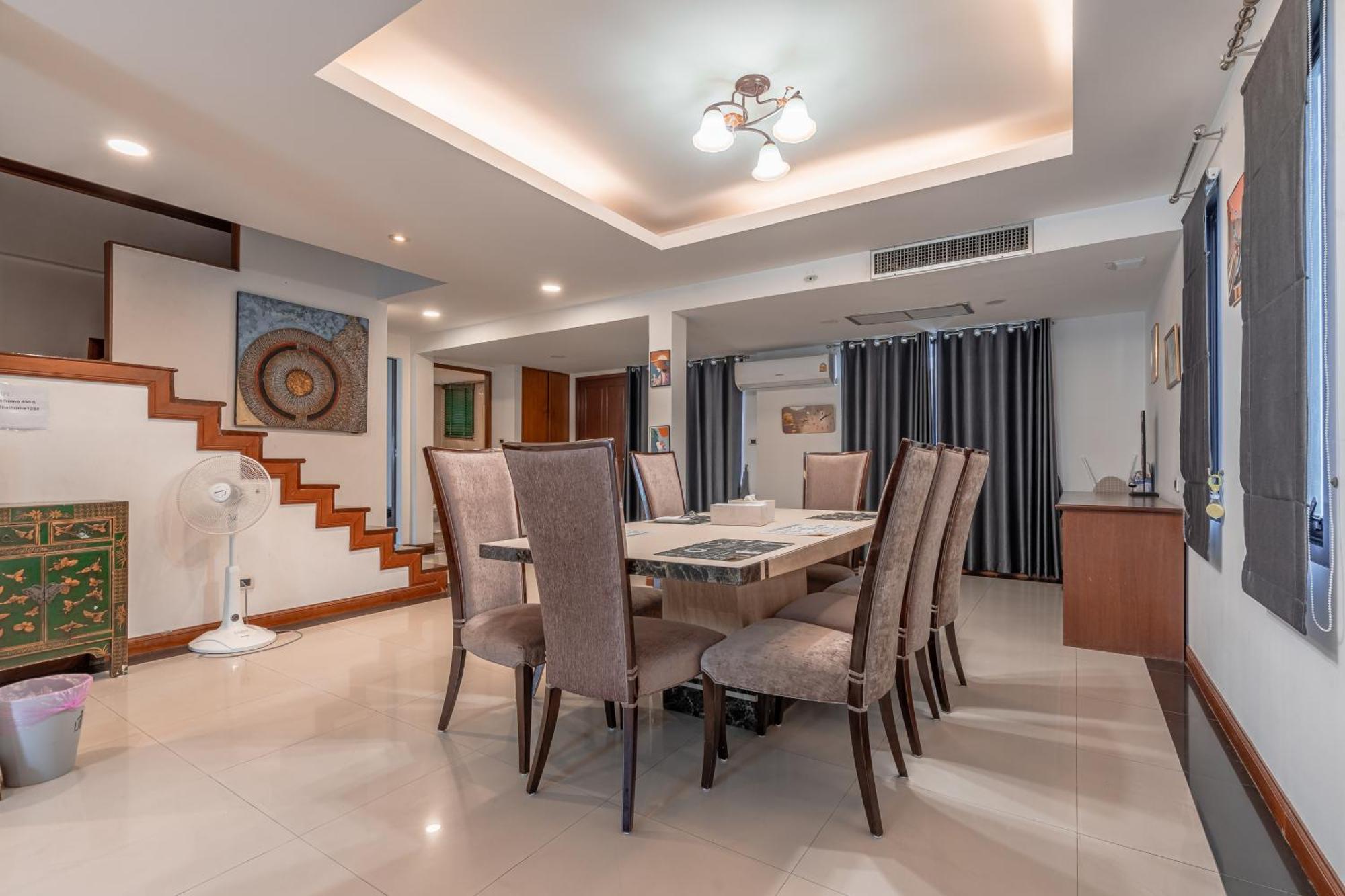 Thai 3b Near Hollywood Villa Pattaya