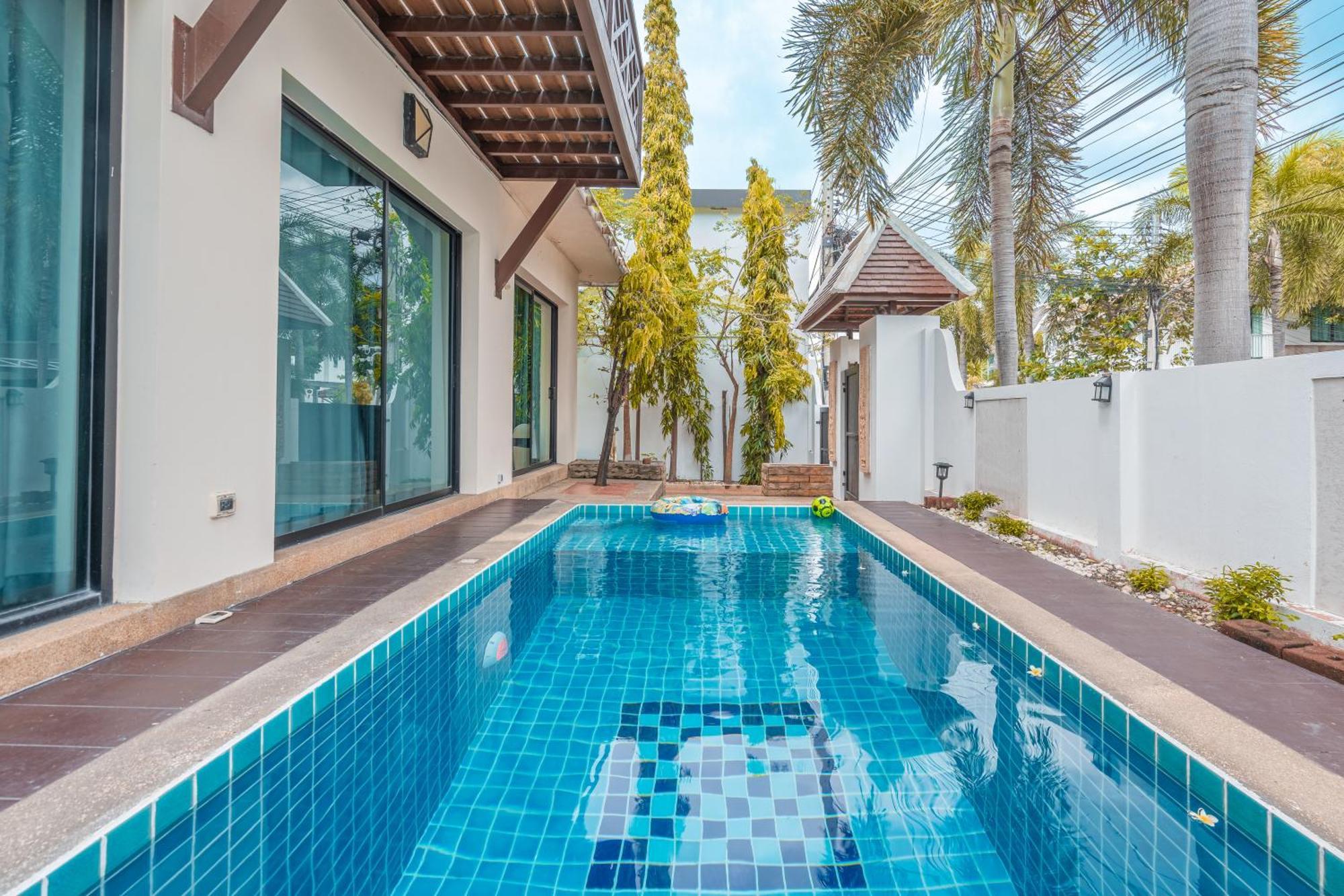Villa Thai 3b Near Hollywood Pattaya