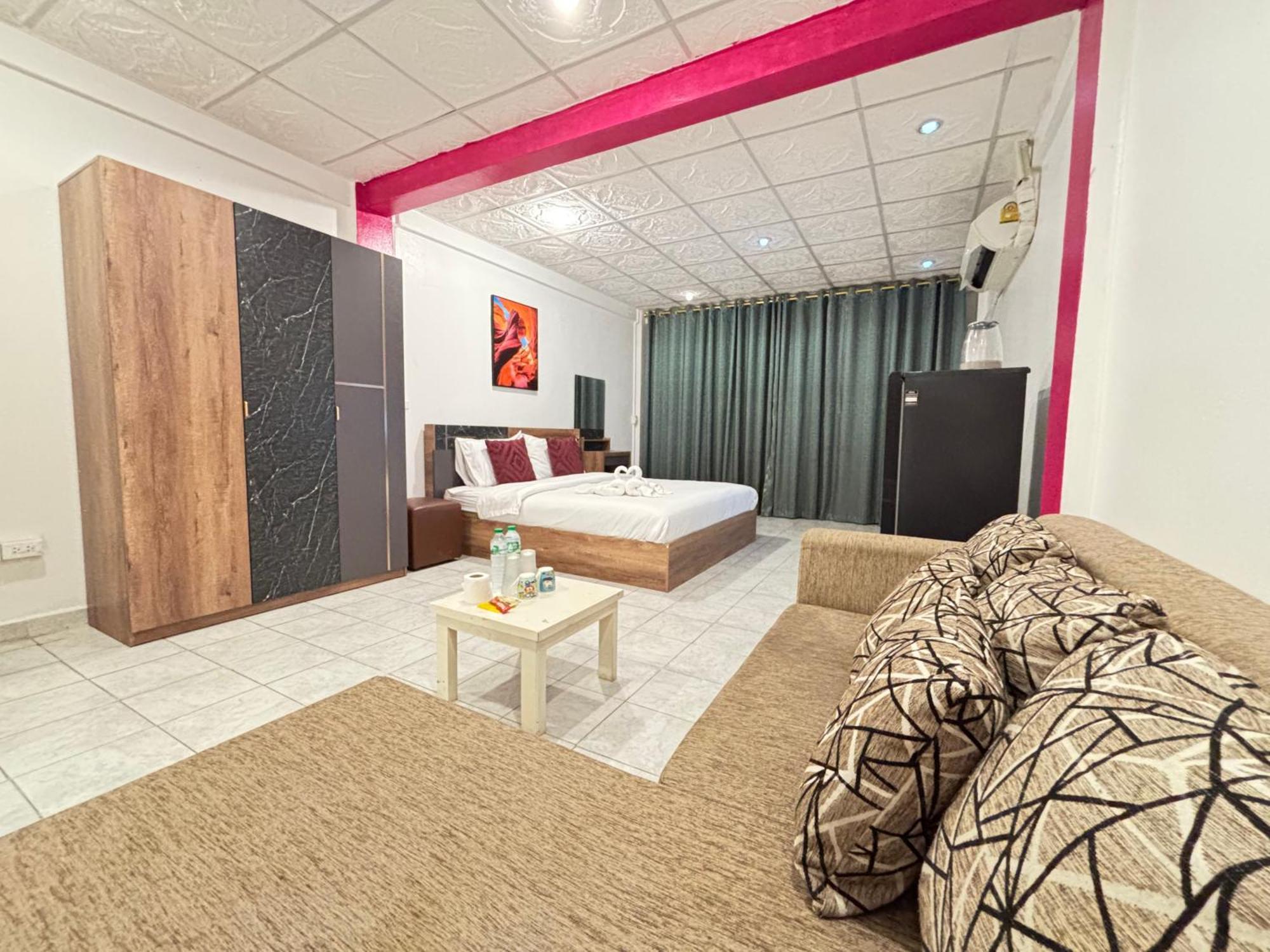 Charm Hotel 3*
