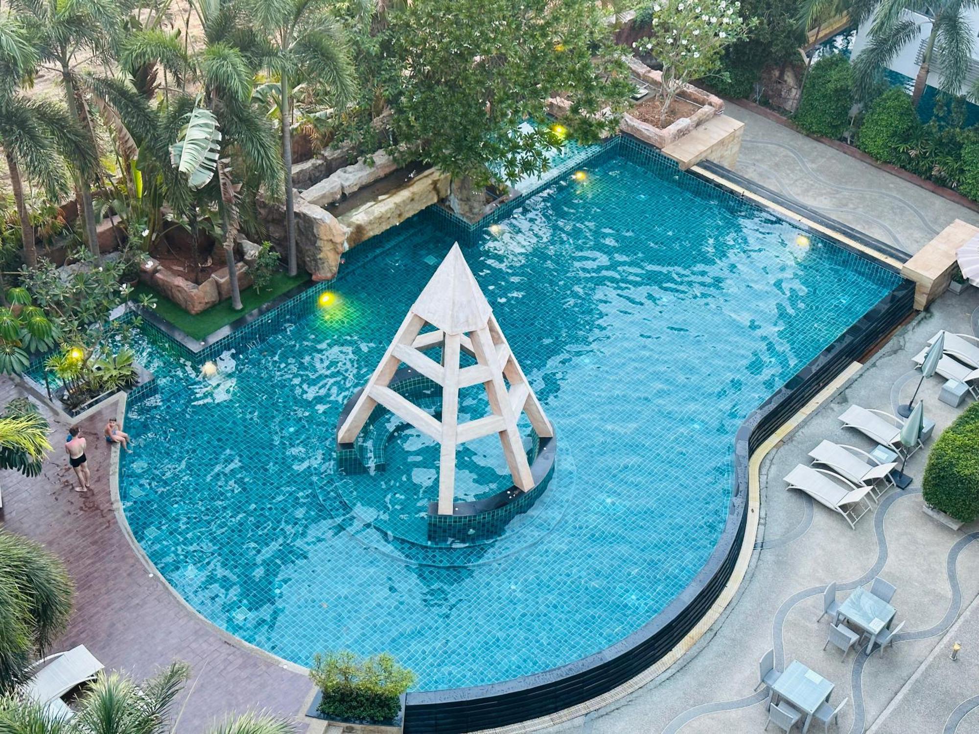 Wongamat Luxury Large Apartment *