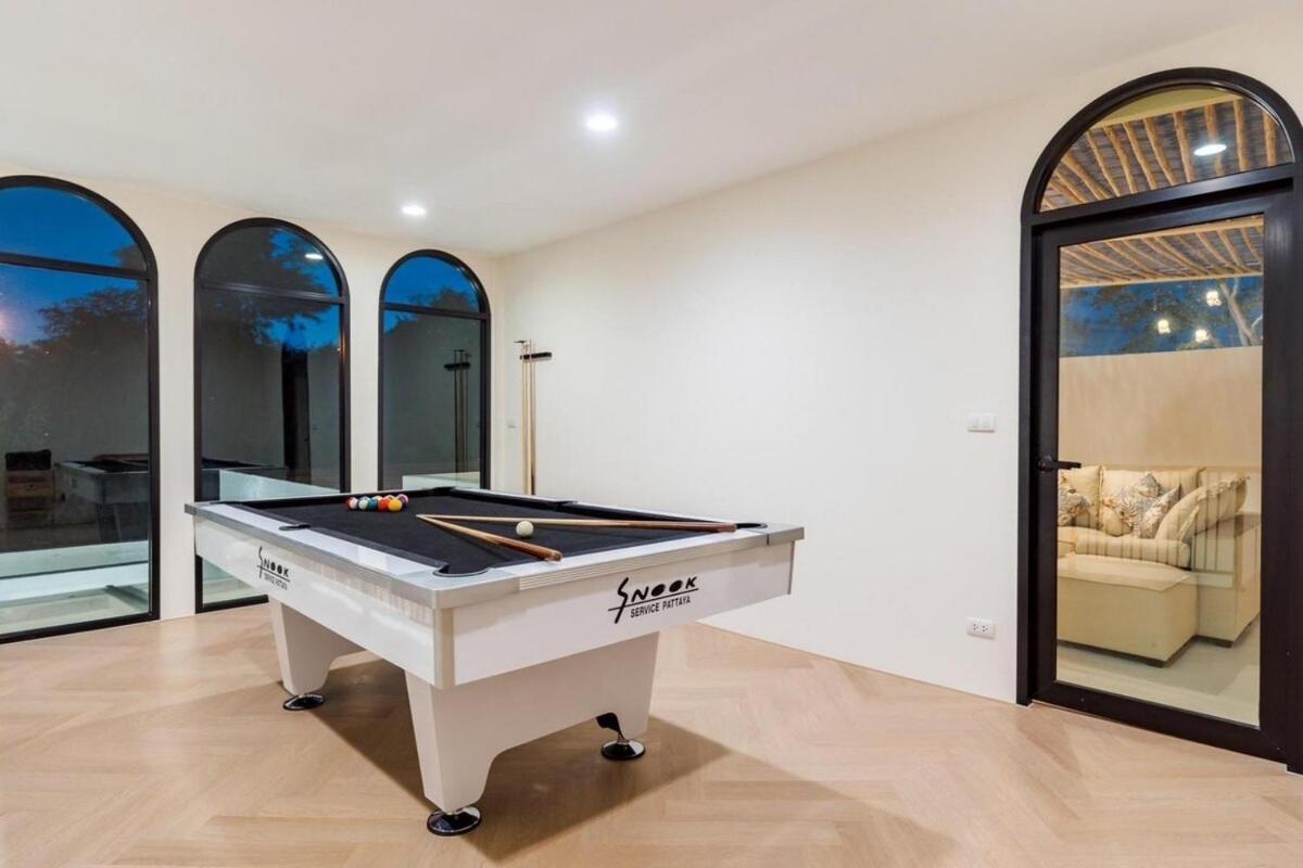 Malaga, Luxe Pool *